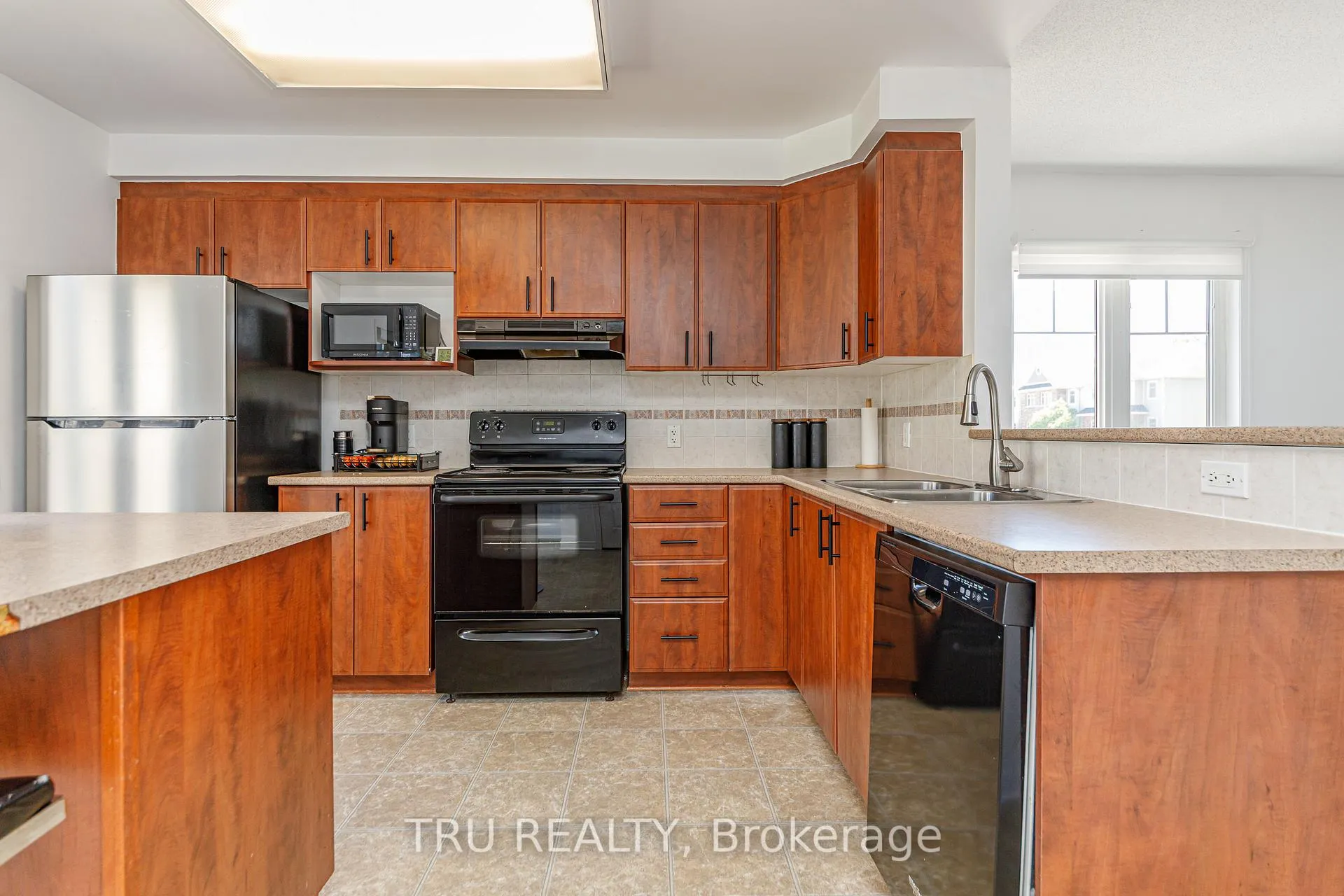 Photo 13 of Unit 10, 272 Keltie Private, Ottawa, Barrhaven - Longfields — HOMEH