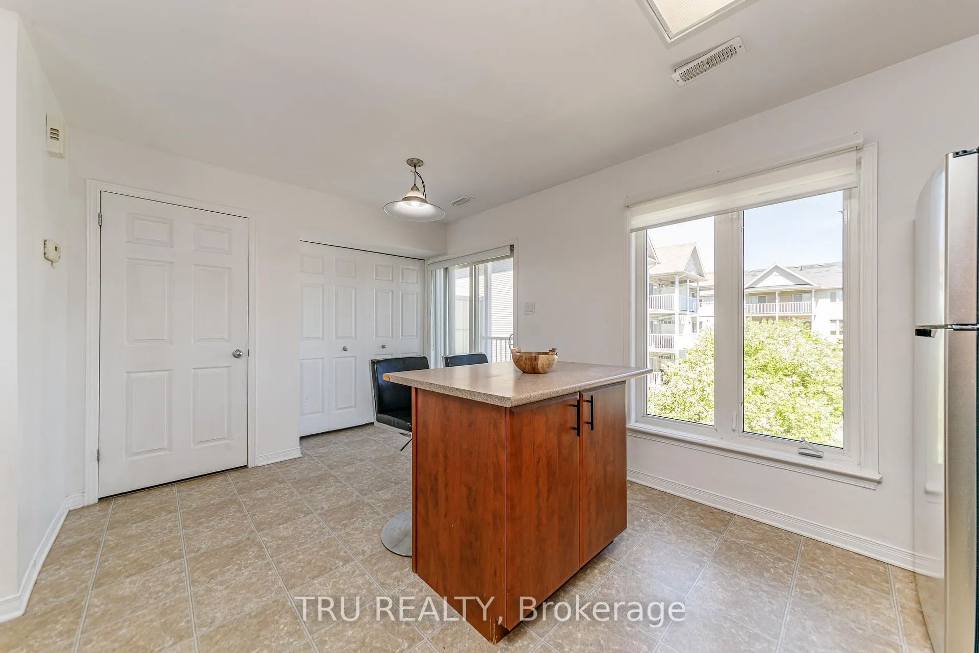 Photo 14 of Unit 10, 272 Keltie Private, Ottawa, Barrhaven - Longfields — HOMEH