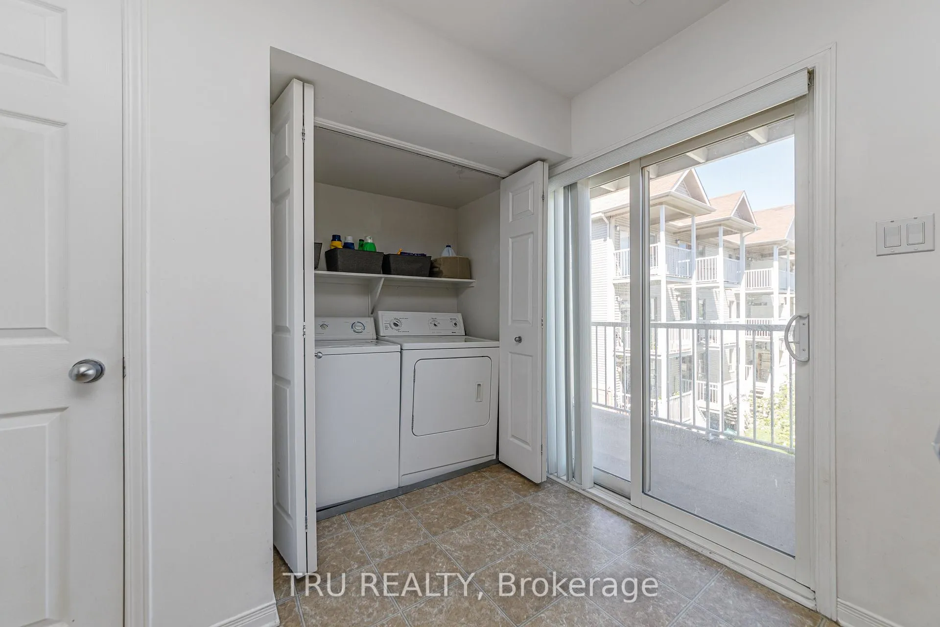 Photo 15 of Unit 10, 272 Keltie Private, Ottawa, Barrhaven - Longfields — HOMEH