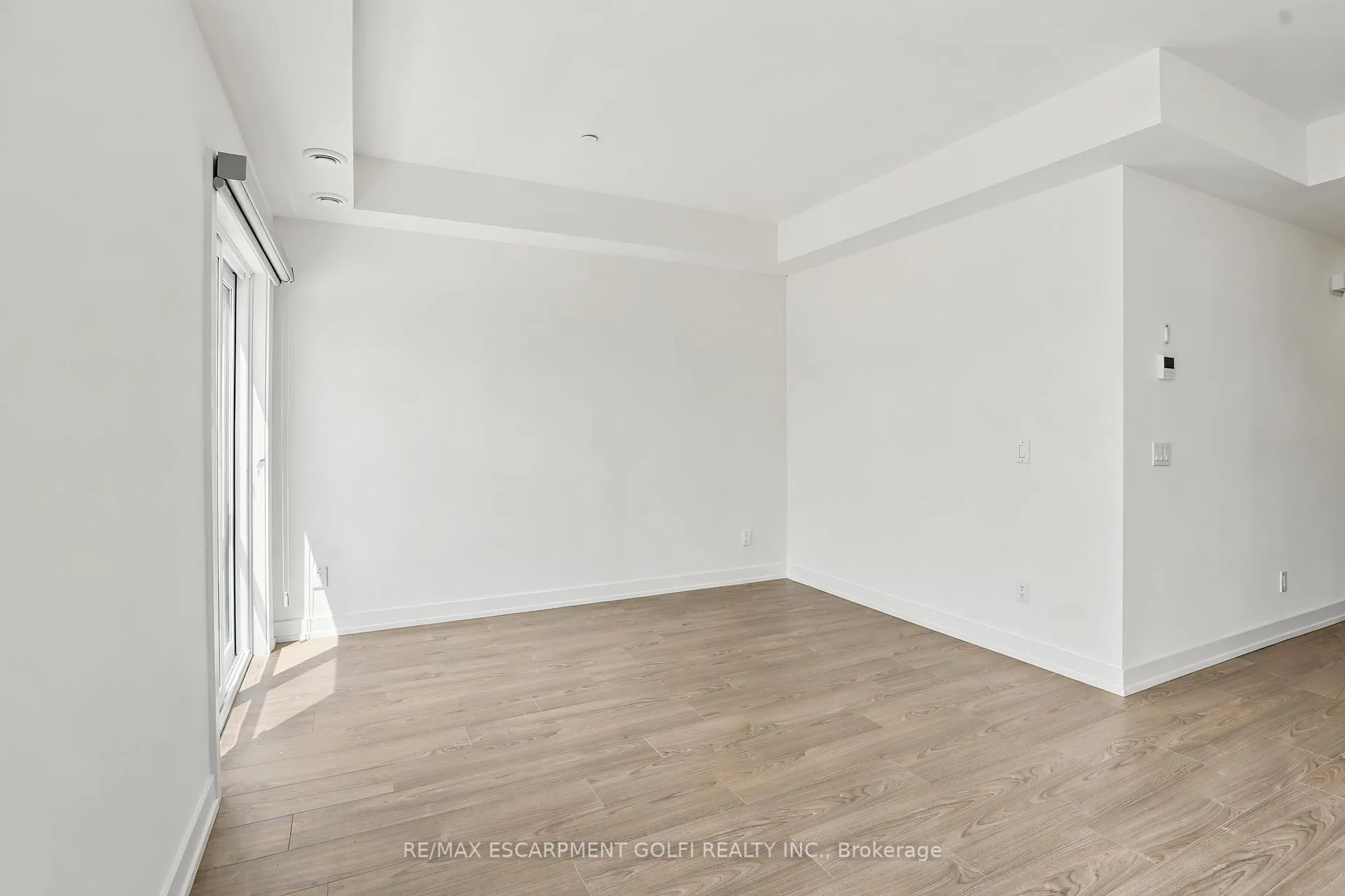 Photo 6 of Unit 307B, 16 Melbourne Avenue, St. Catharines, E. Chester — HOMEH