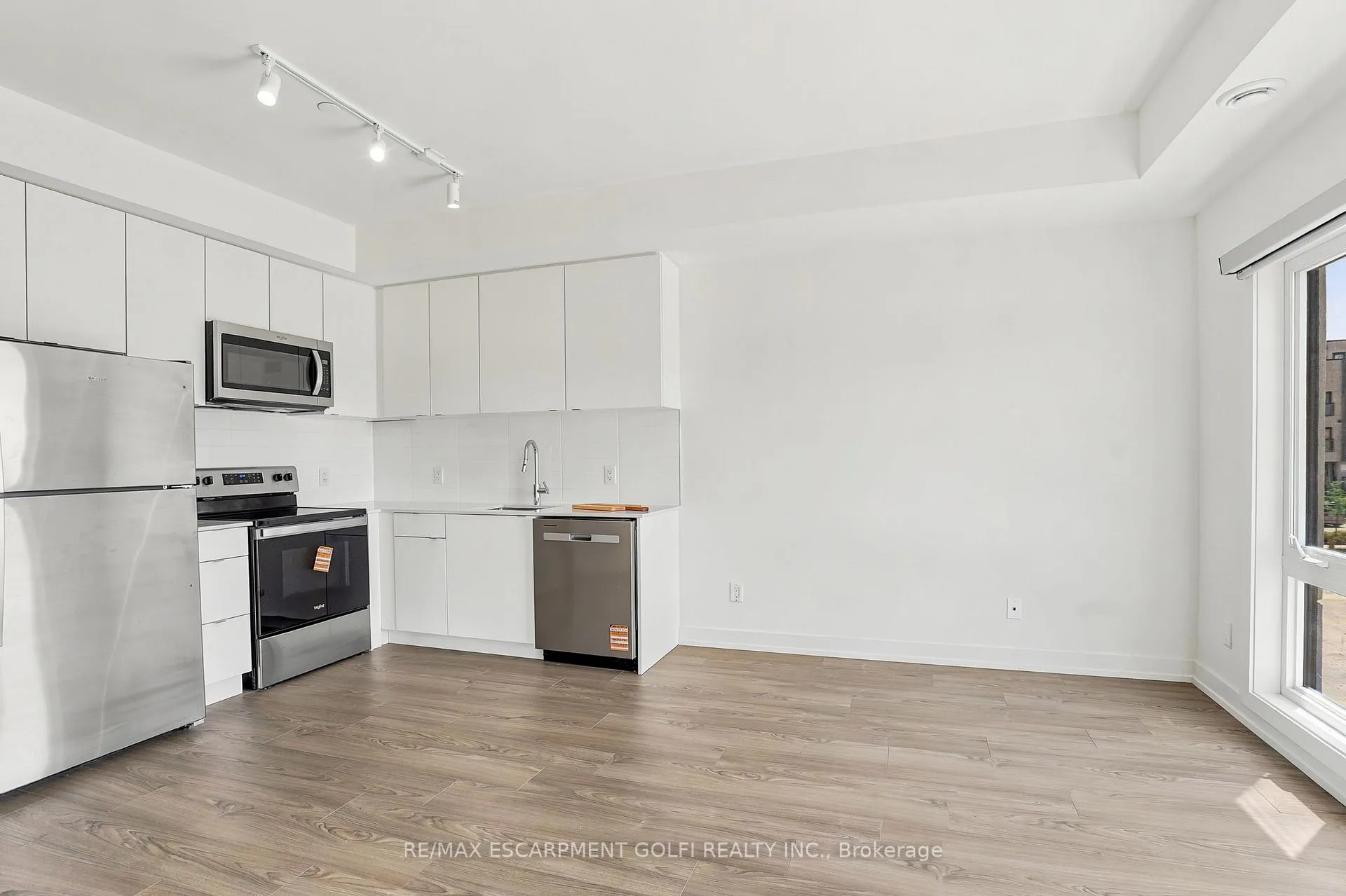 Photo 7 of Unit 307B, 16 Melbourne Avenue, St. Catharines, E. Chester — HOMEH