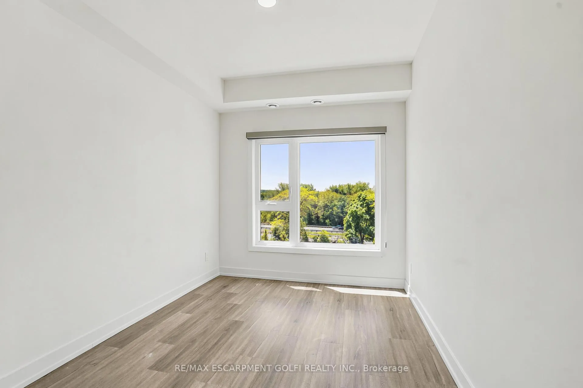Photo 8 of Unit 307B, 16 Melbourne Avenue, St. Catharines, E. Chester — HOMEH