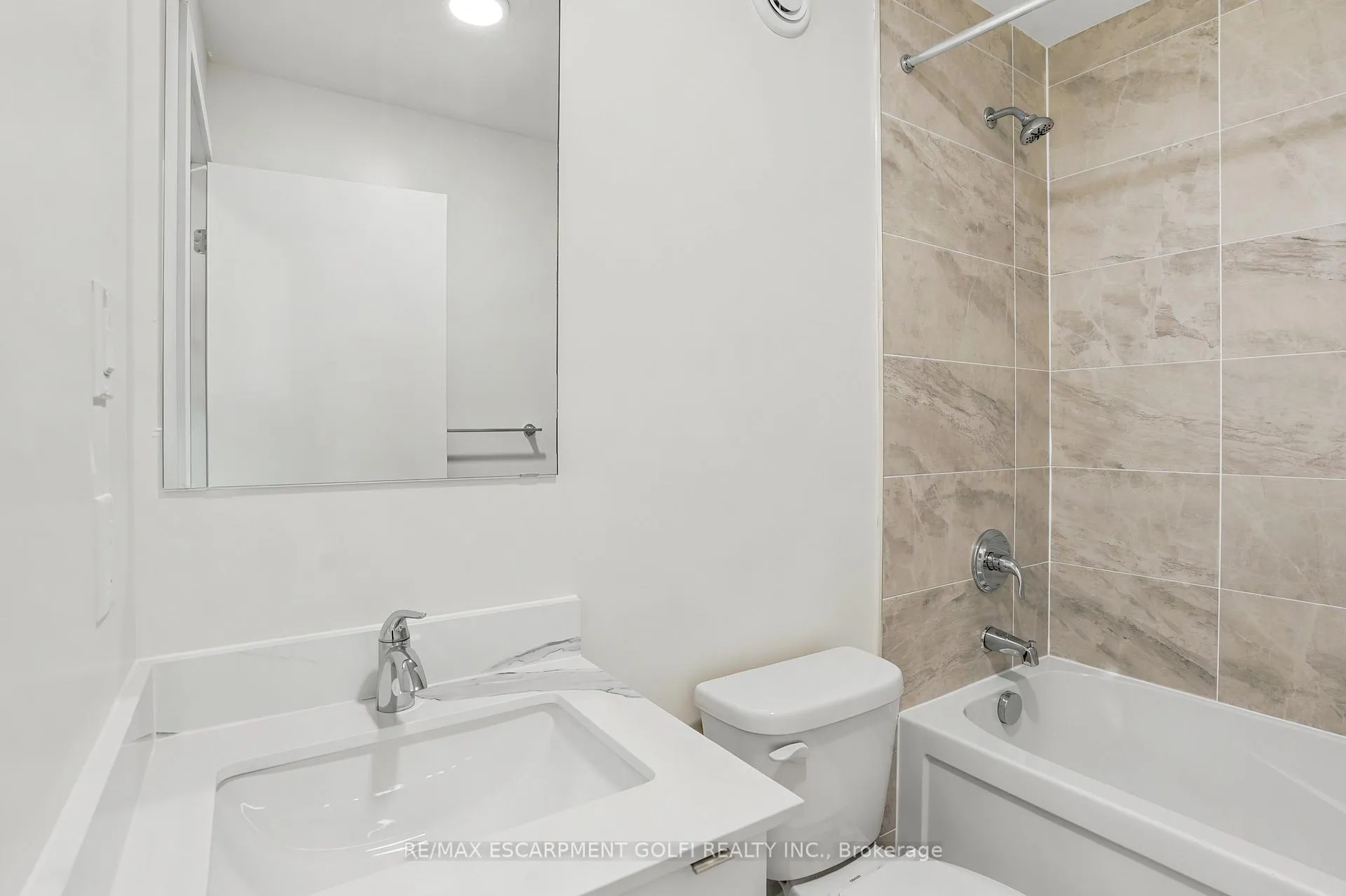 Photo 10 of Unit 307B, 16 Melbourne Avenue, St. Catharines, E. Chester — HOMEH