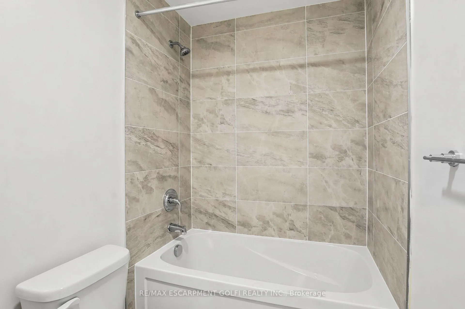 Photo 11 of Unit 307B, 16 Melbourne Avenue, St. Catharines, E. Chester — HOMEH