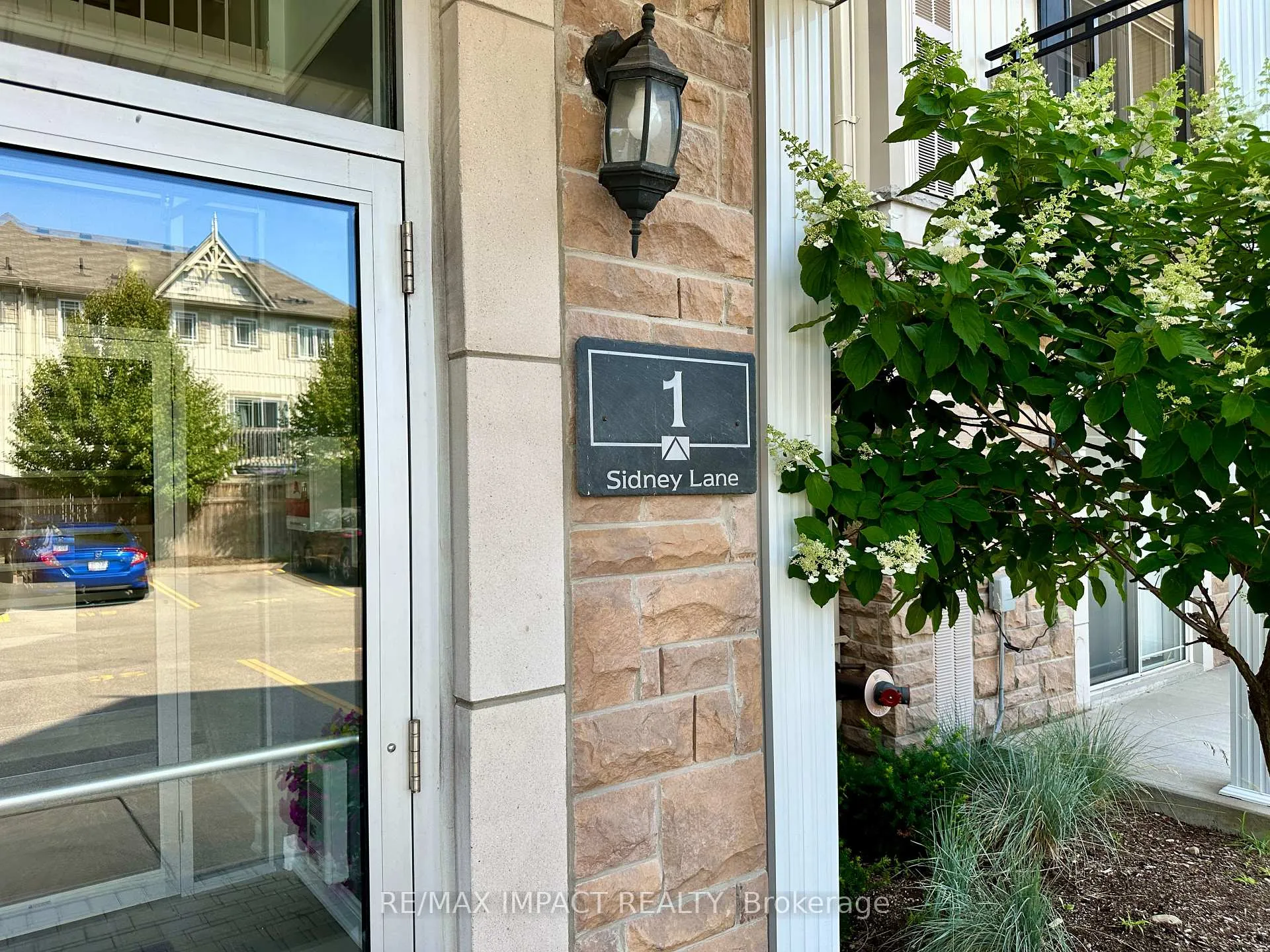 Photo 2 of Unit 104, 1 Sidney Lane, Clarington, Bowmanville — HOMEH