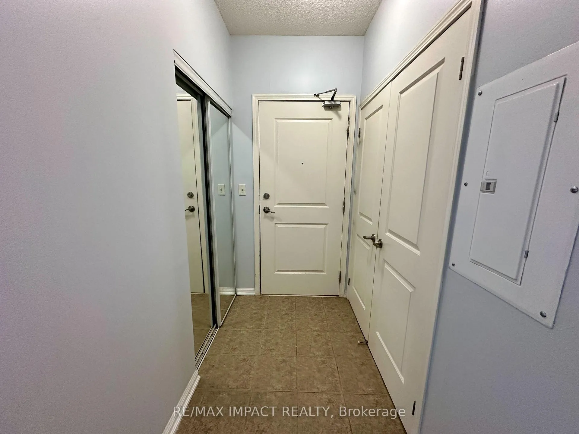 Photo 4 of Unit 104, 1 Sidney Lane, Clarington, Bowmanville — HOMEH