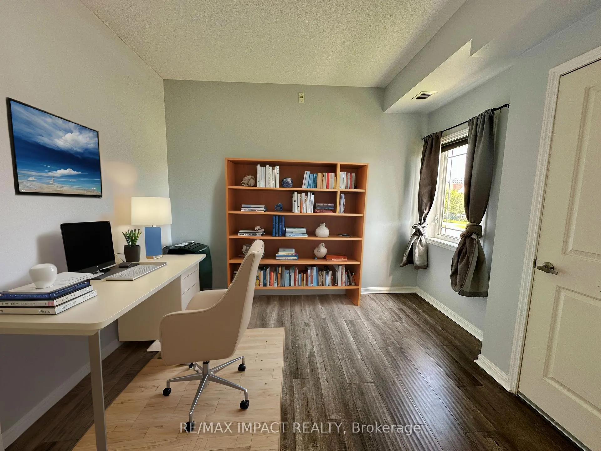 Photo 12 of Unit 104, 1 Sidney Lane, Clarington, Bowmanville — HOMEH