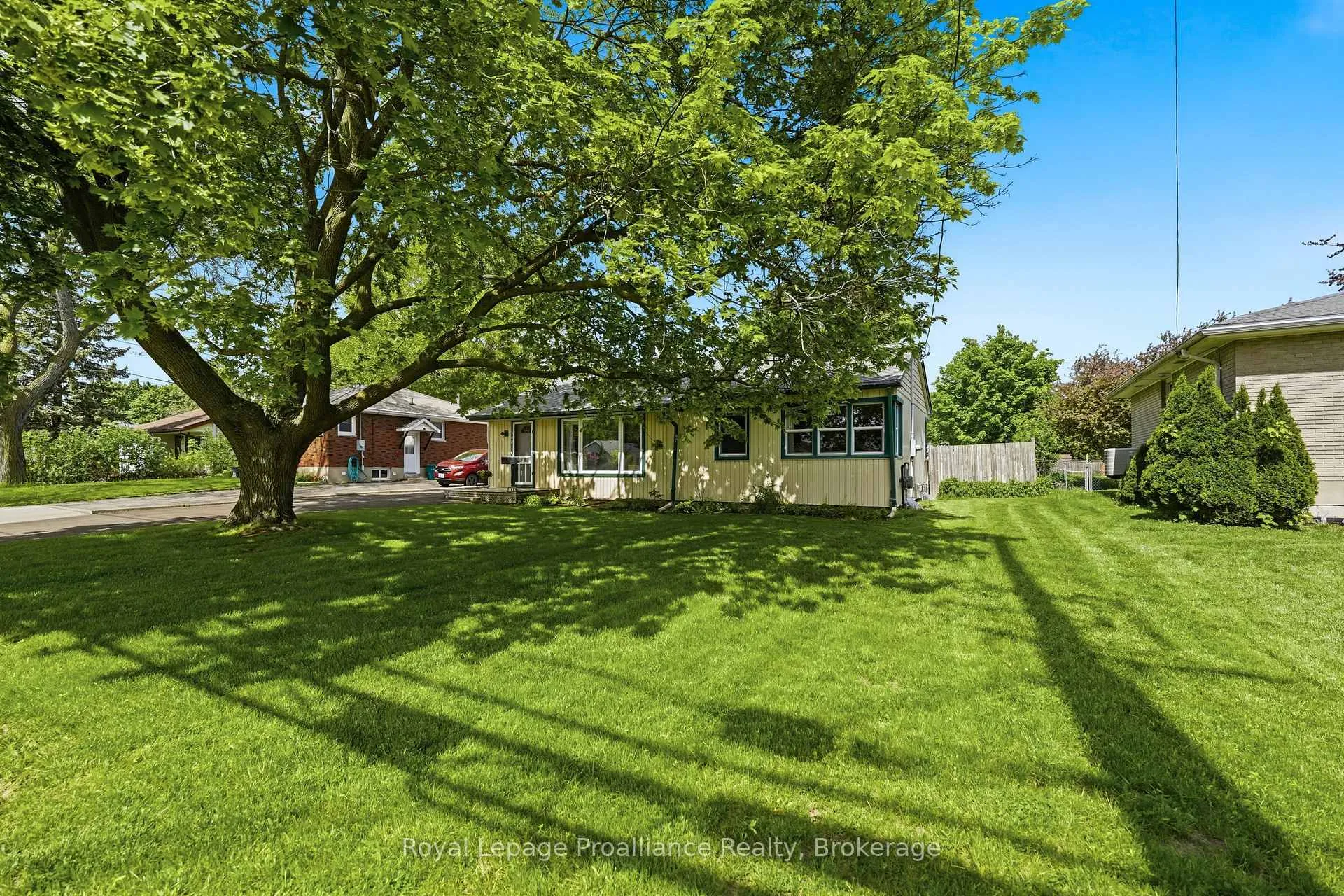Photo 2 of 143 Avondale Road, Belleville, Belleville Ward — HOMEH