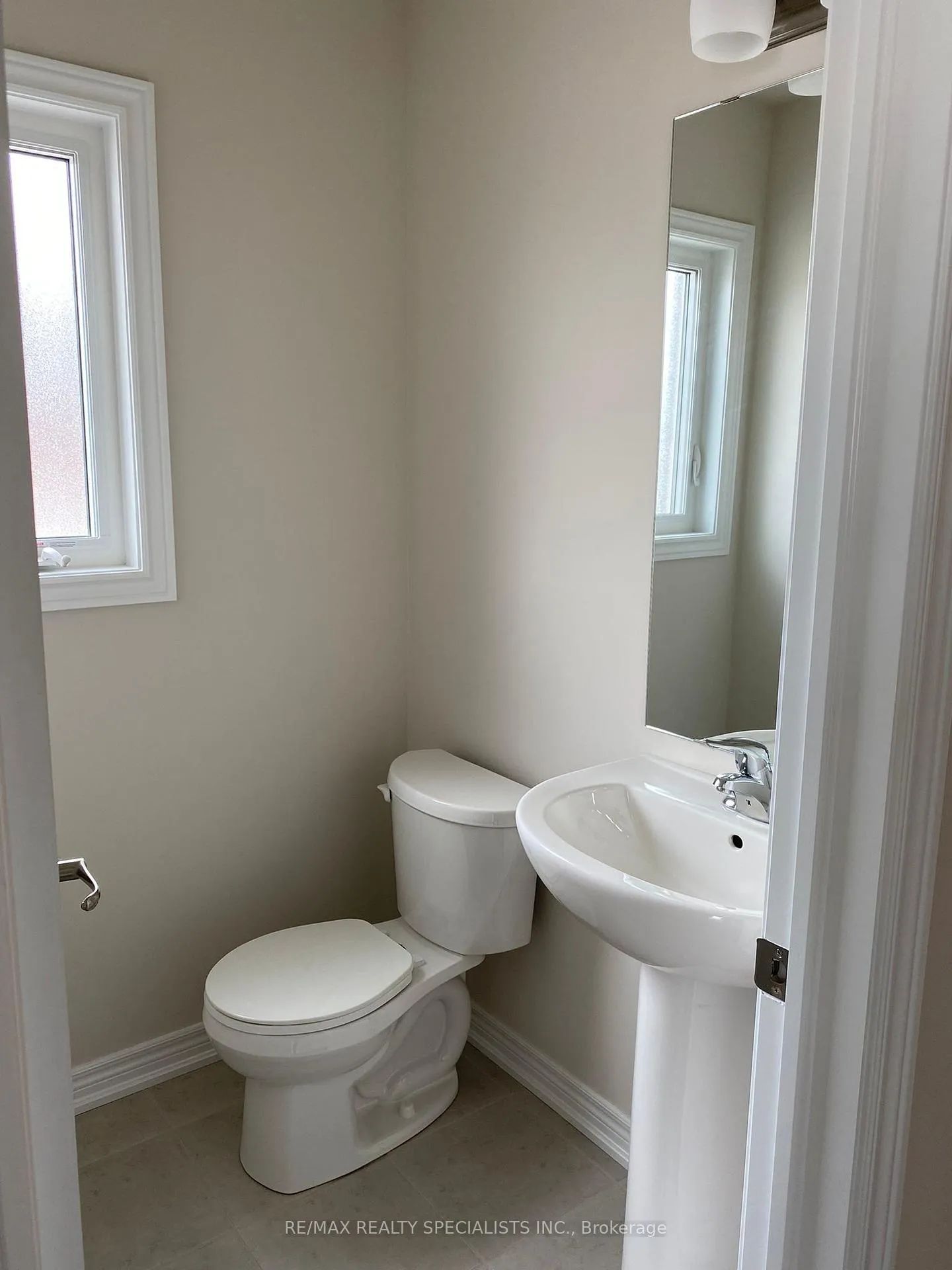 Photo 9 of 87 Sycamore Street, Welland, West Welland — HOMEH