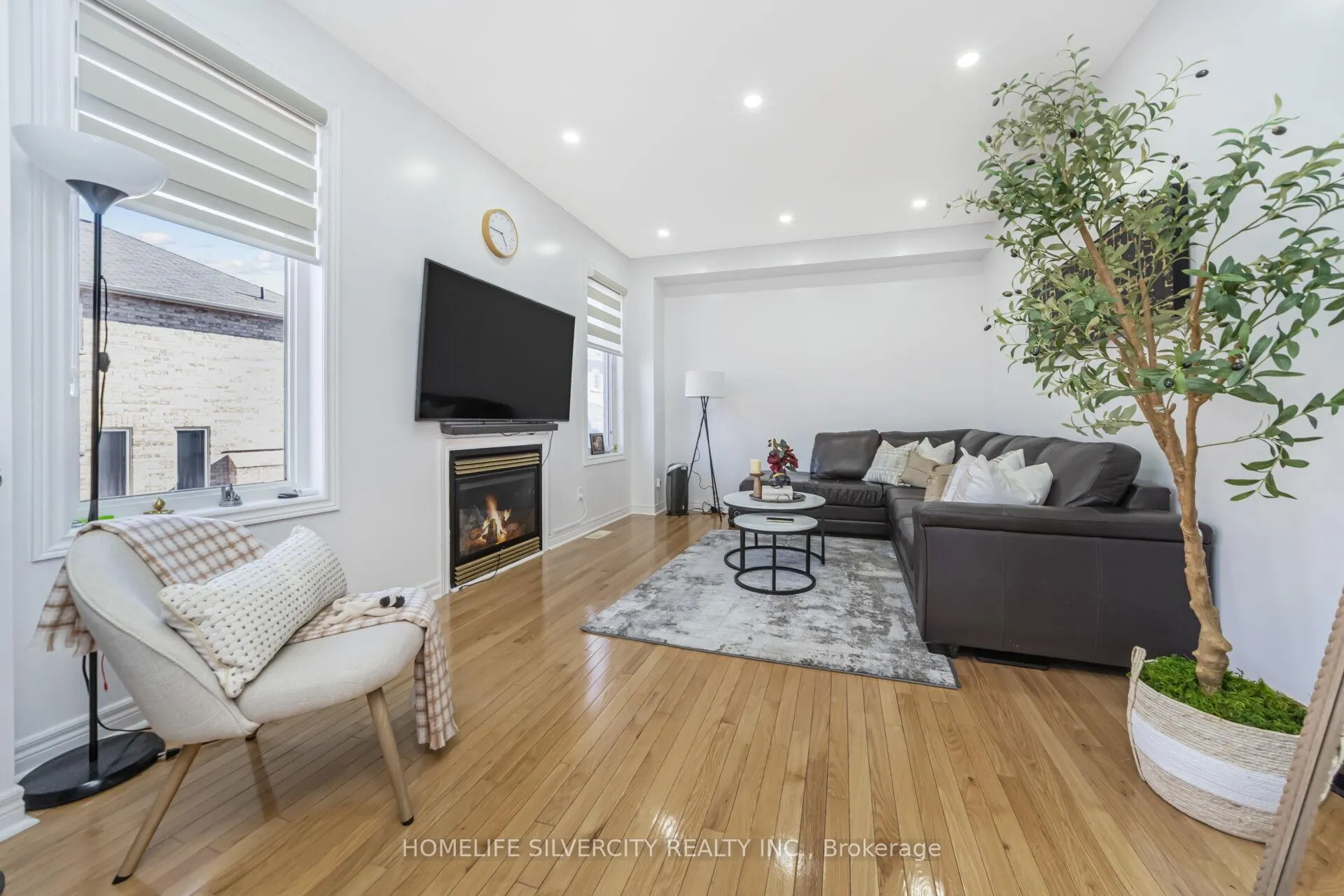 Photo 11 of 18 Finlayson Crescent, Brampton, Sandringham-Wellington — HOMEH