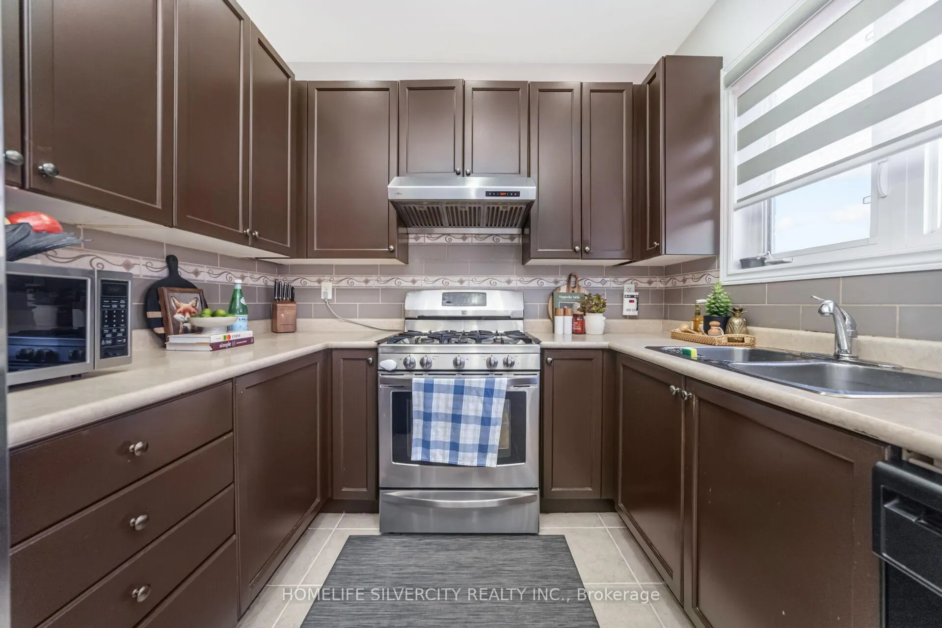 Photo 13 of 18 Finlayson Crescent, Brampton, Sandringham-Wellington — HOMEH