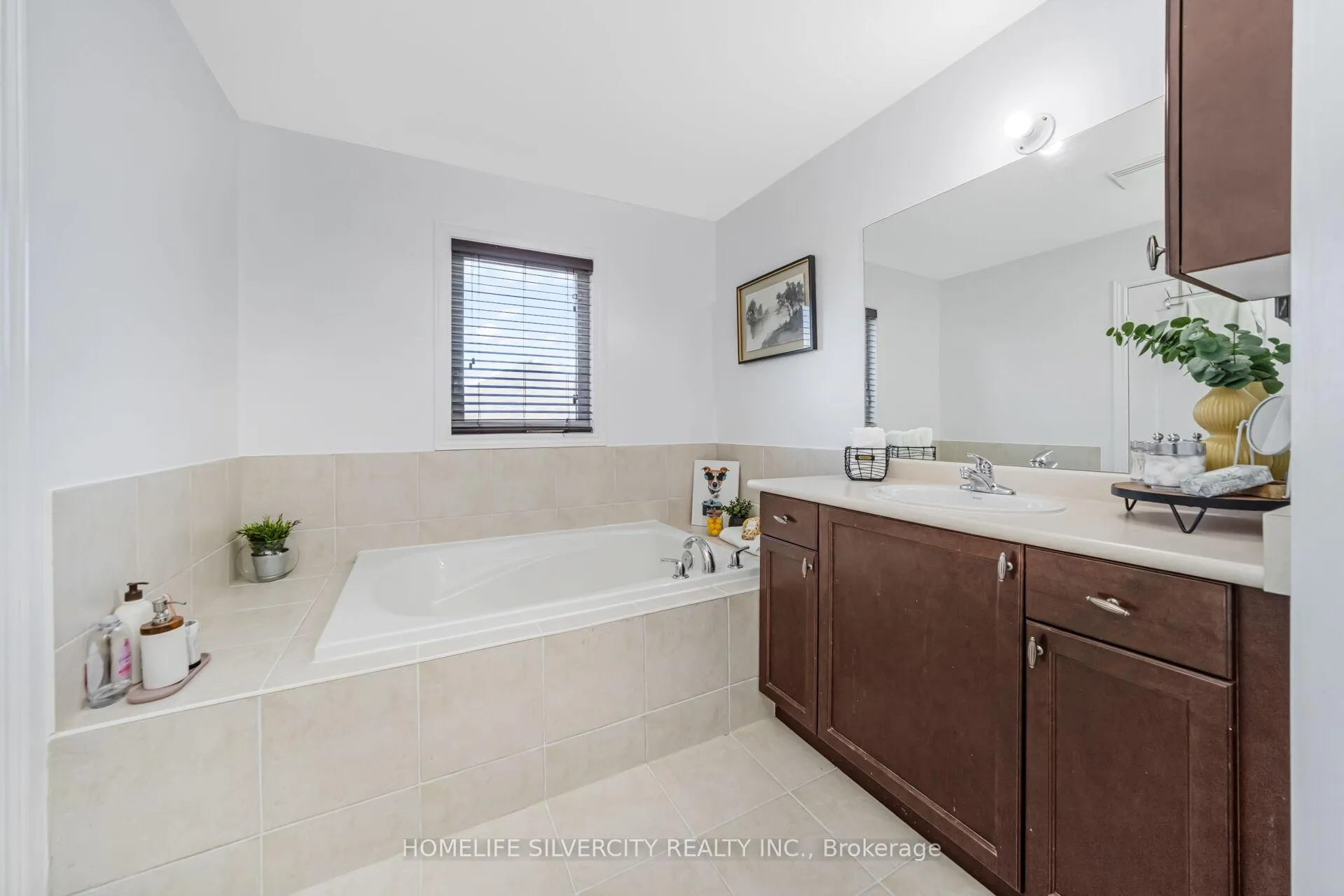 Photo 23 of 18 Finlayson Crescent, Brampton, Sandringham-Wellington — HOMEH