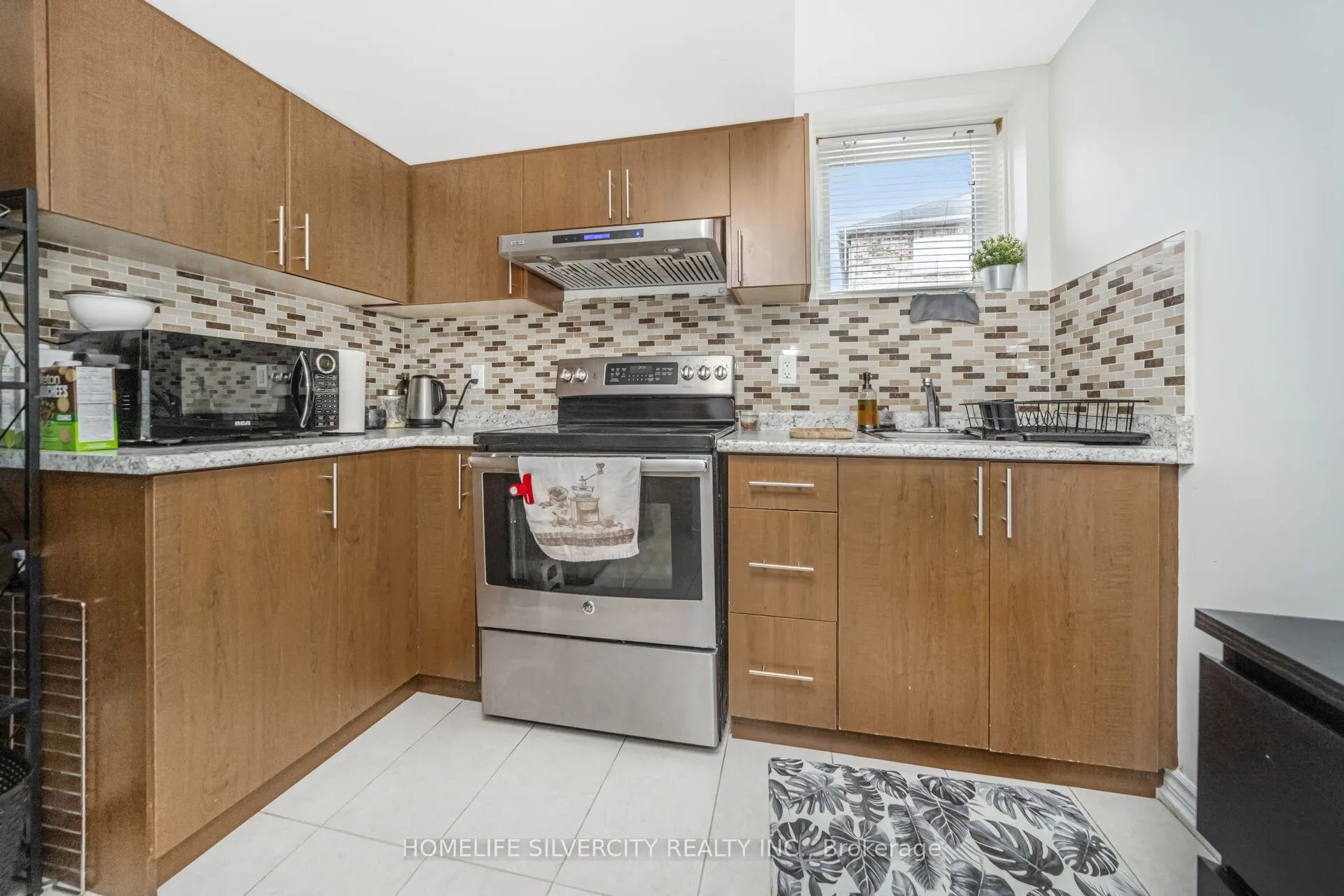 Photo 38 of 18 Finlayson Crescent, Brampton, Sandringham-Wellington — HOMEH