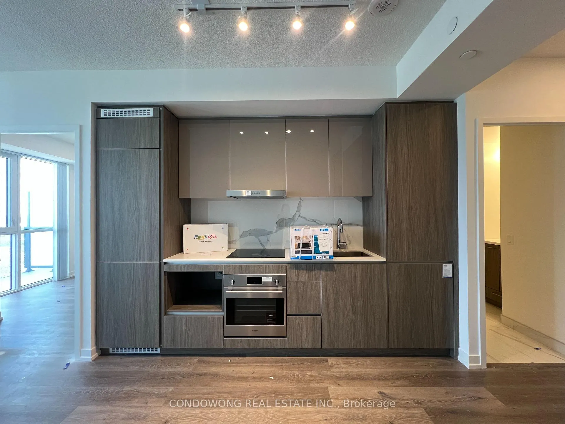 Photo 3 of Unit 2606, 28 Interchange Way, Vaughan, Vaughan Corporate Centre — HOMEH