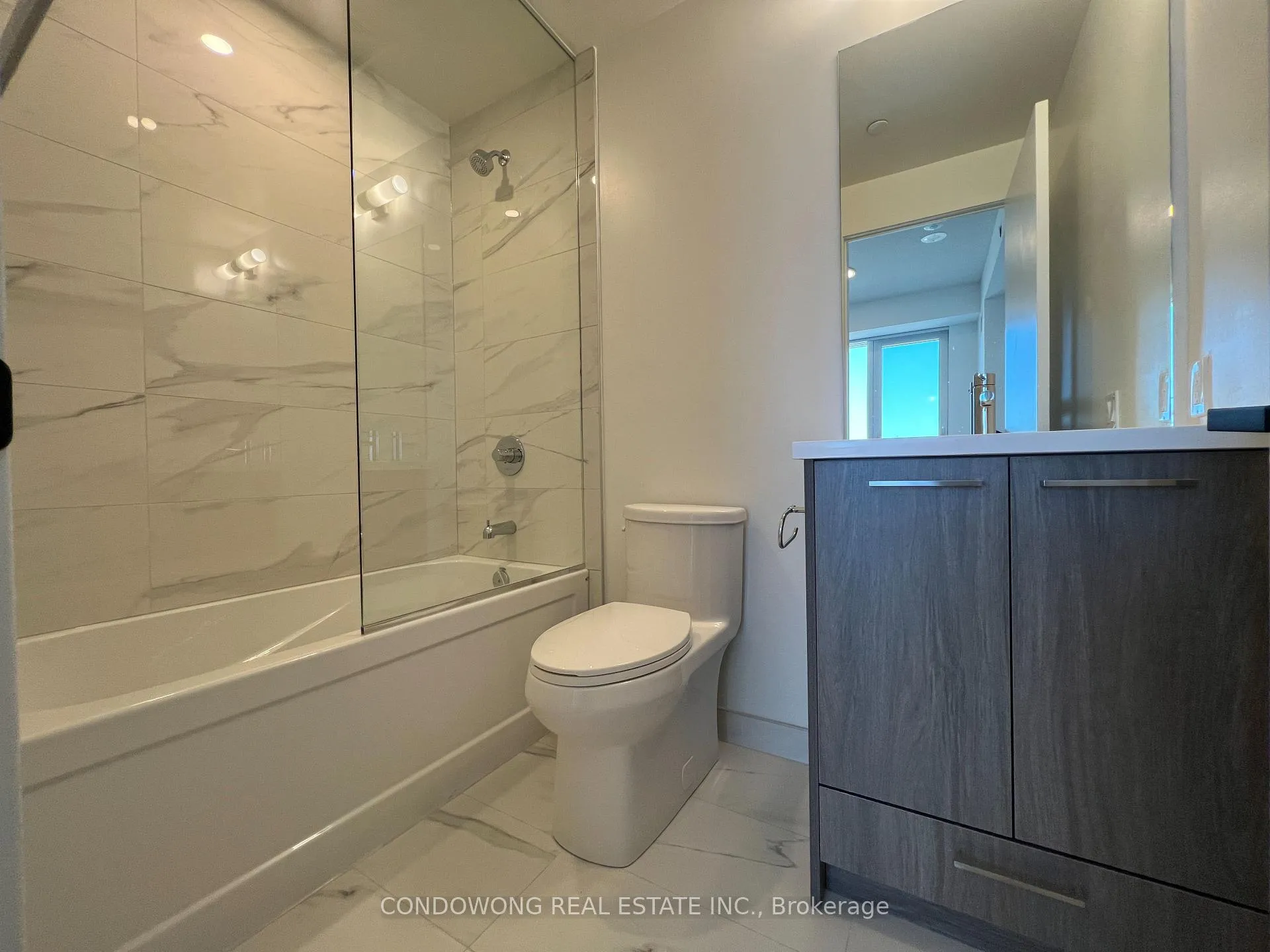 Photo 7 of Unit 2606, 28 Interchange Way, Vaughan, Vaughan Corporate Centre — HOMEH