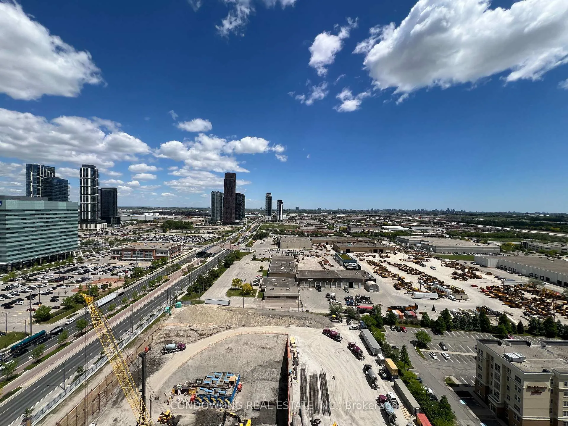 Photo 13 of Unit 2606, 28 Interchange Way, Vaughan, Vaughan Corporate Centre — HOMEH