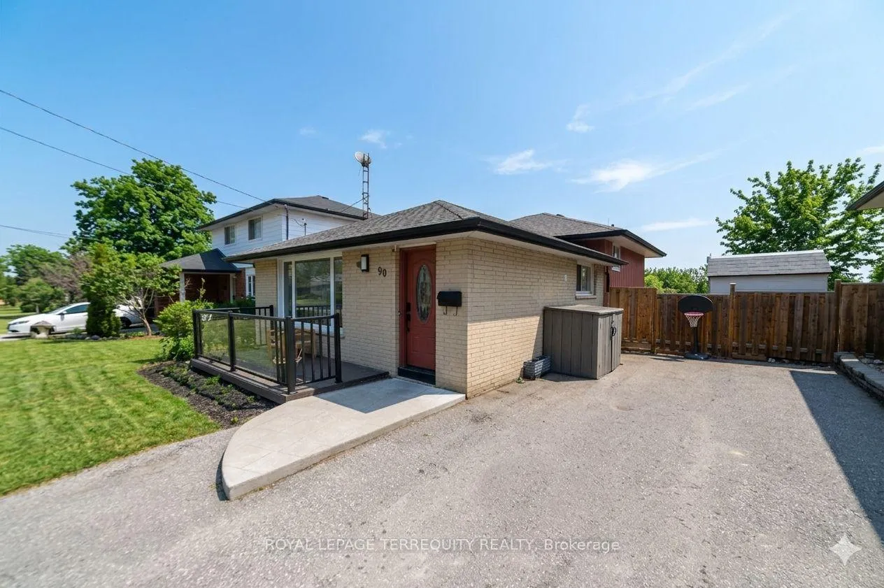 Photo 2 of 90 Keewatin Street S, Oshawa, Donevan — HOMEH