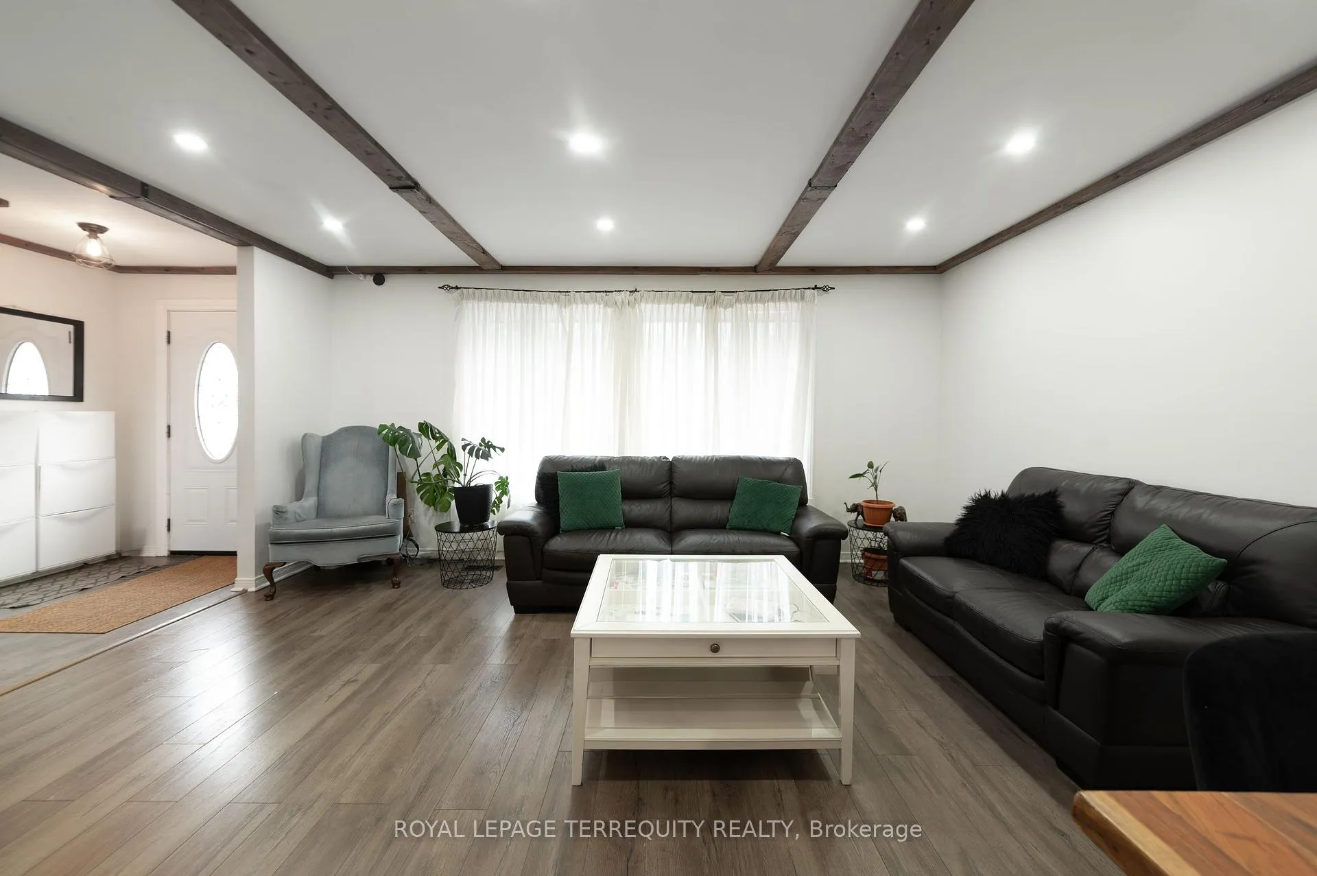 Photo 4 of 90 Keewatin Street S, Oshawa, Donevan — HOMEH