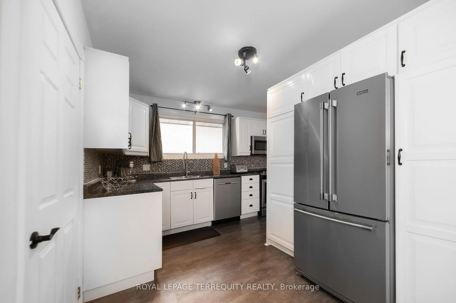 Photo 9 of 90 Keewatin Street S, Oshawa, Donevan — HOMEH