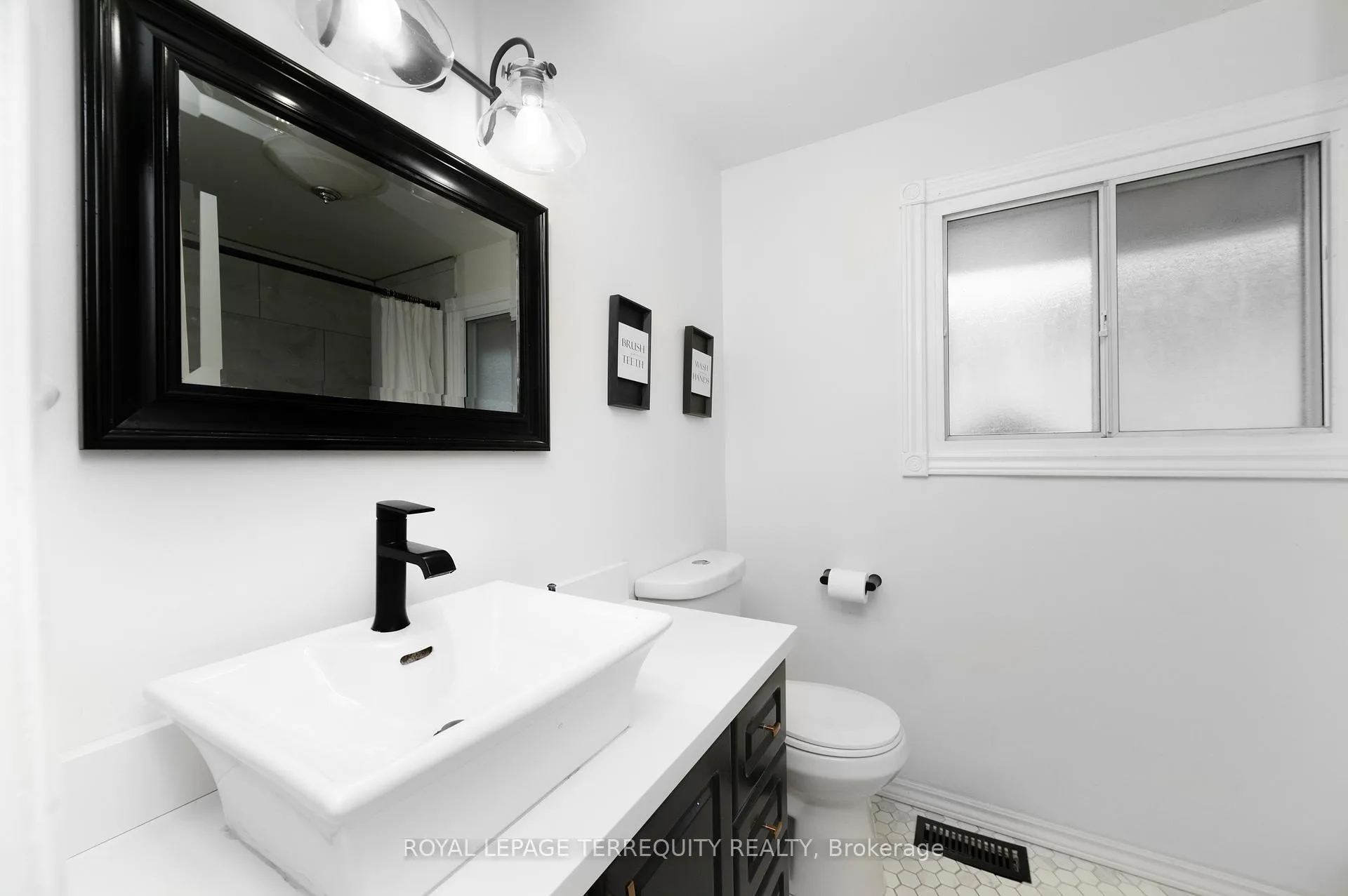 Photo 13 of 90 Keewatin Street S, Oshawa, Donevan — HOMEH