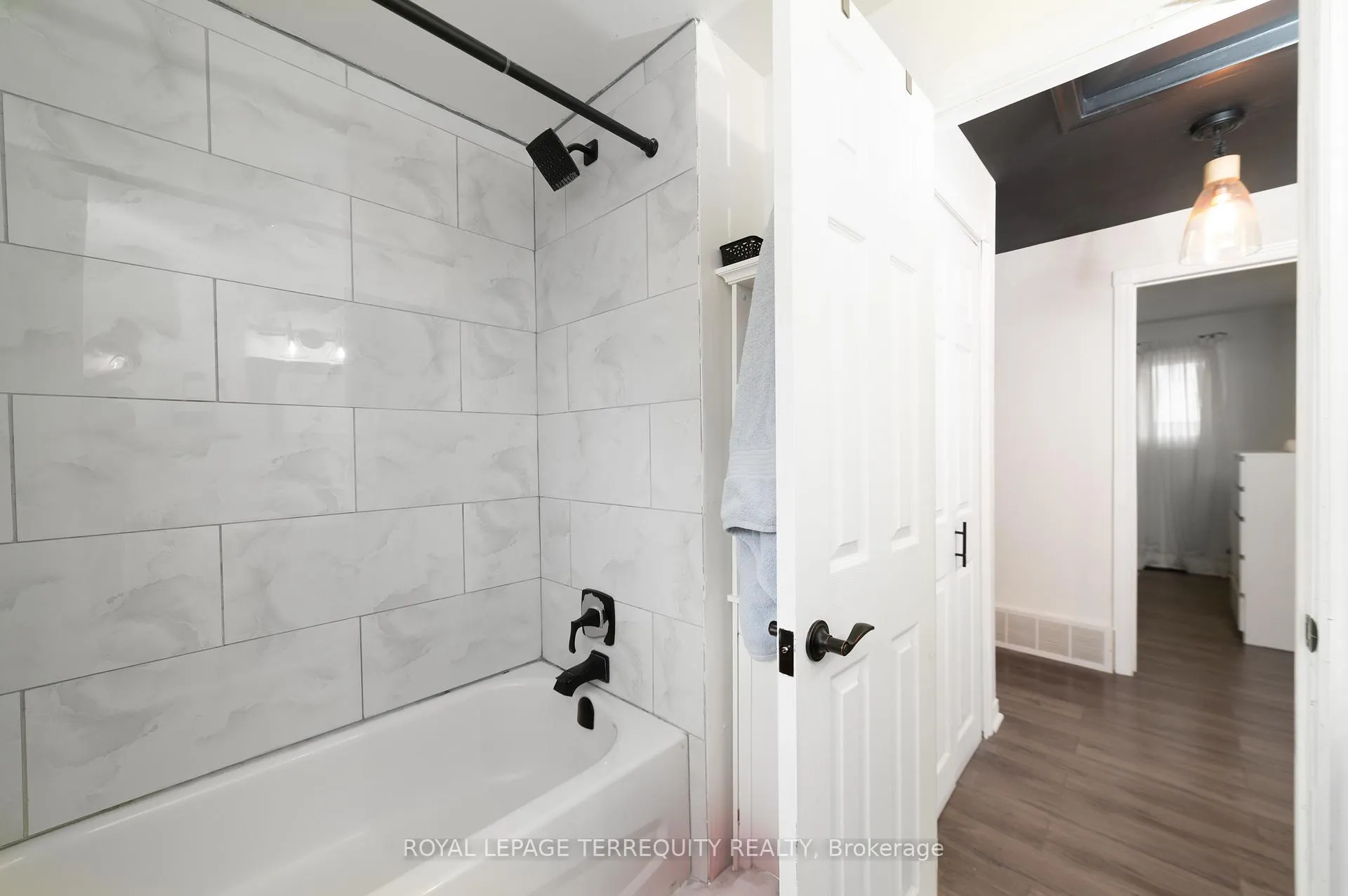 Photo 14 of 90 Keewatin Street S, Oshawa, Donevan — HOMEH