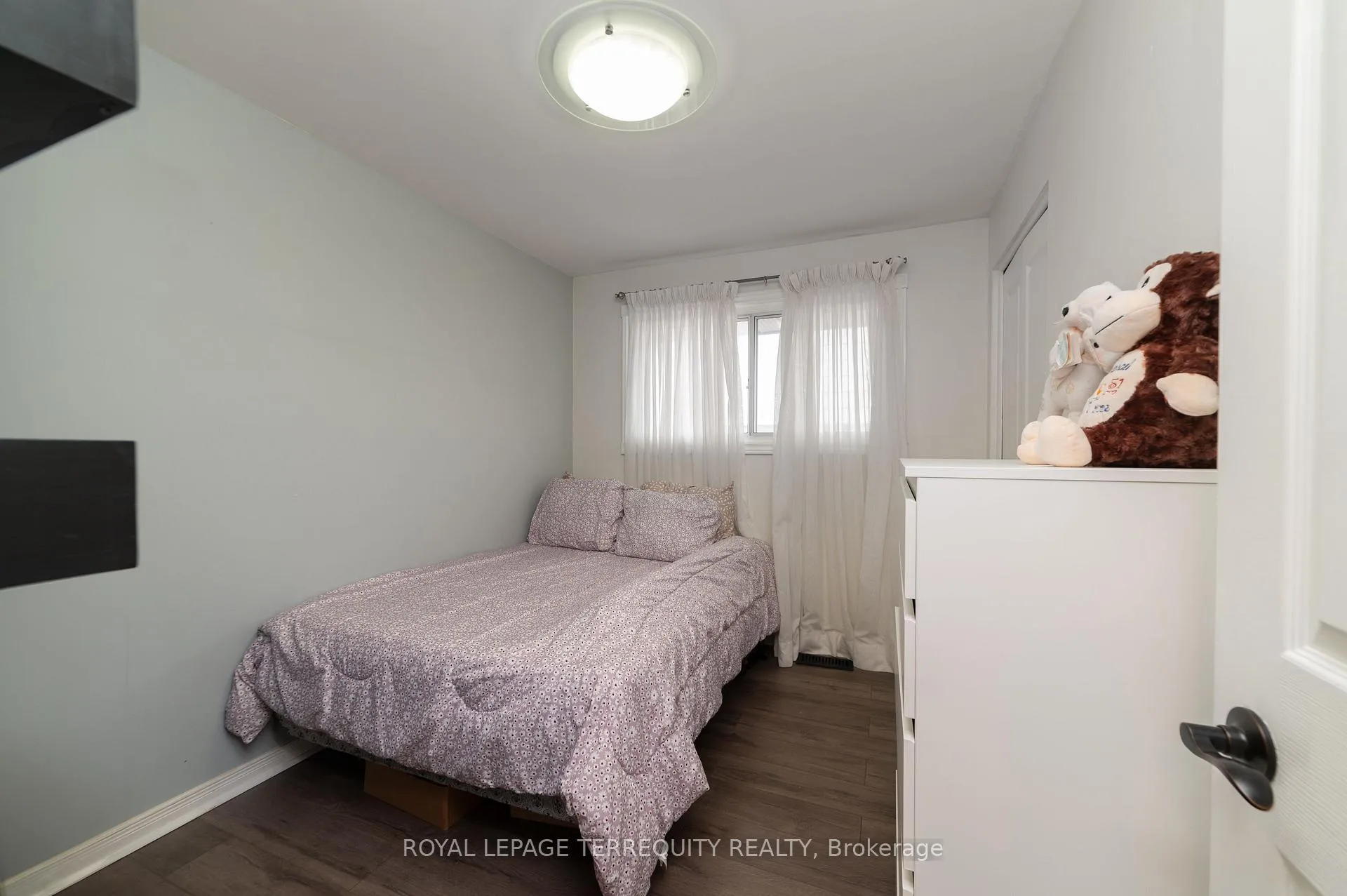 Photo 15 of 90 Keewatin Street S, Oshawa, Donevan — HOMEH