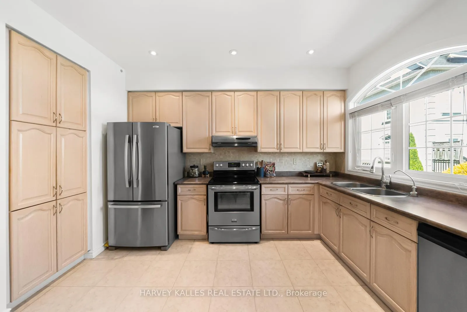 Photo 19 of 27 Benson Avenue, Richmond Hill, Mill Pond — HOMEH