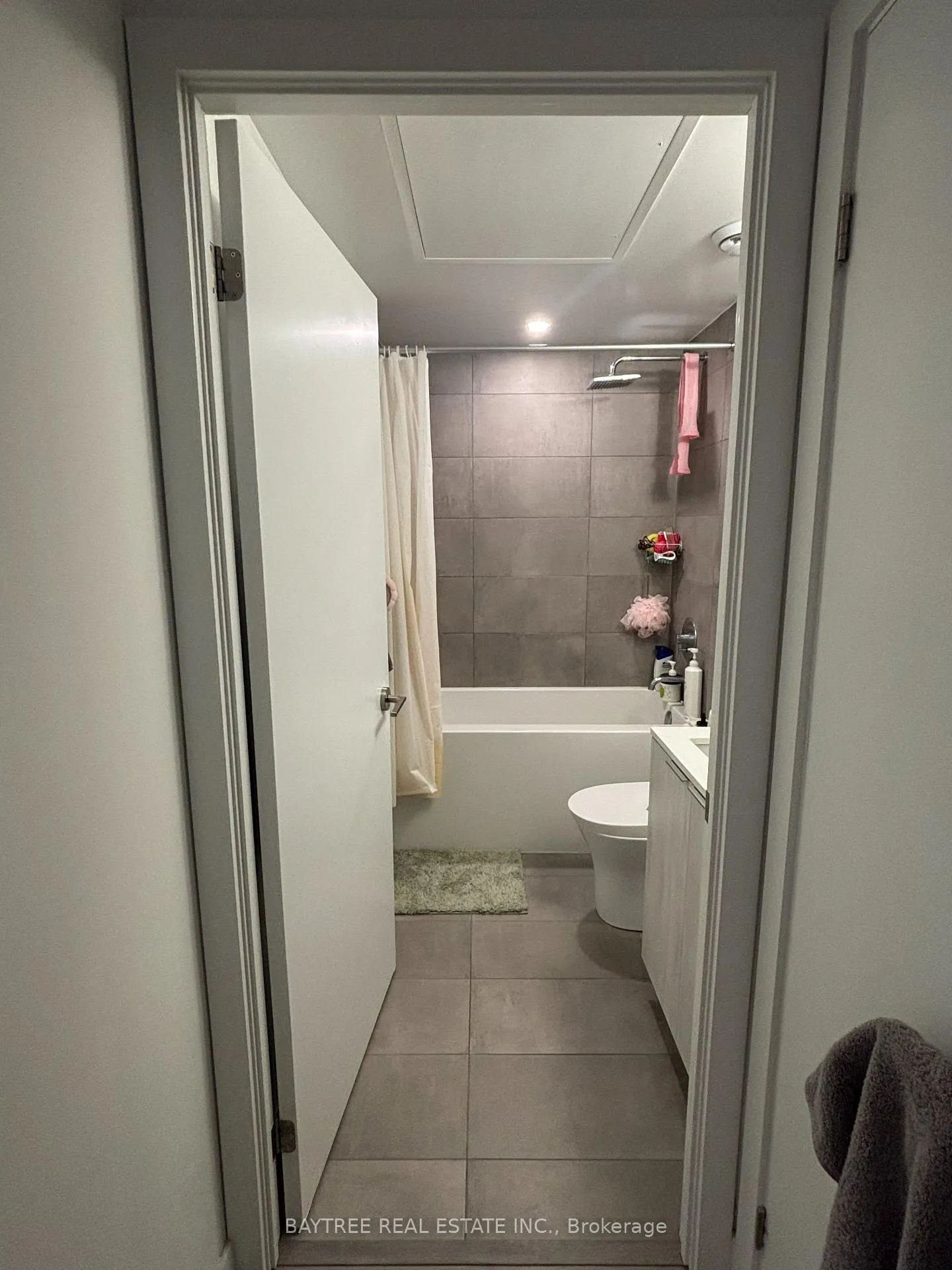 Photo 12 of 8 wellesley st unit 1502 Street, Toronto, Bay Street Corridor — HOMEH