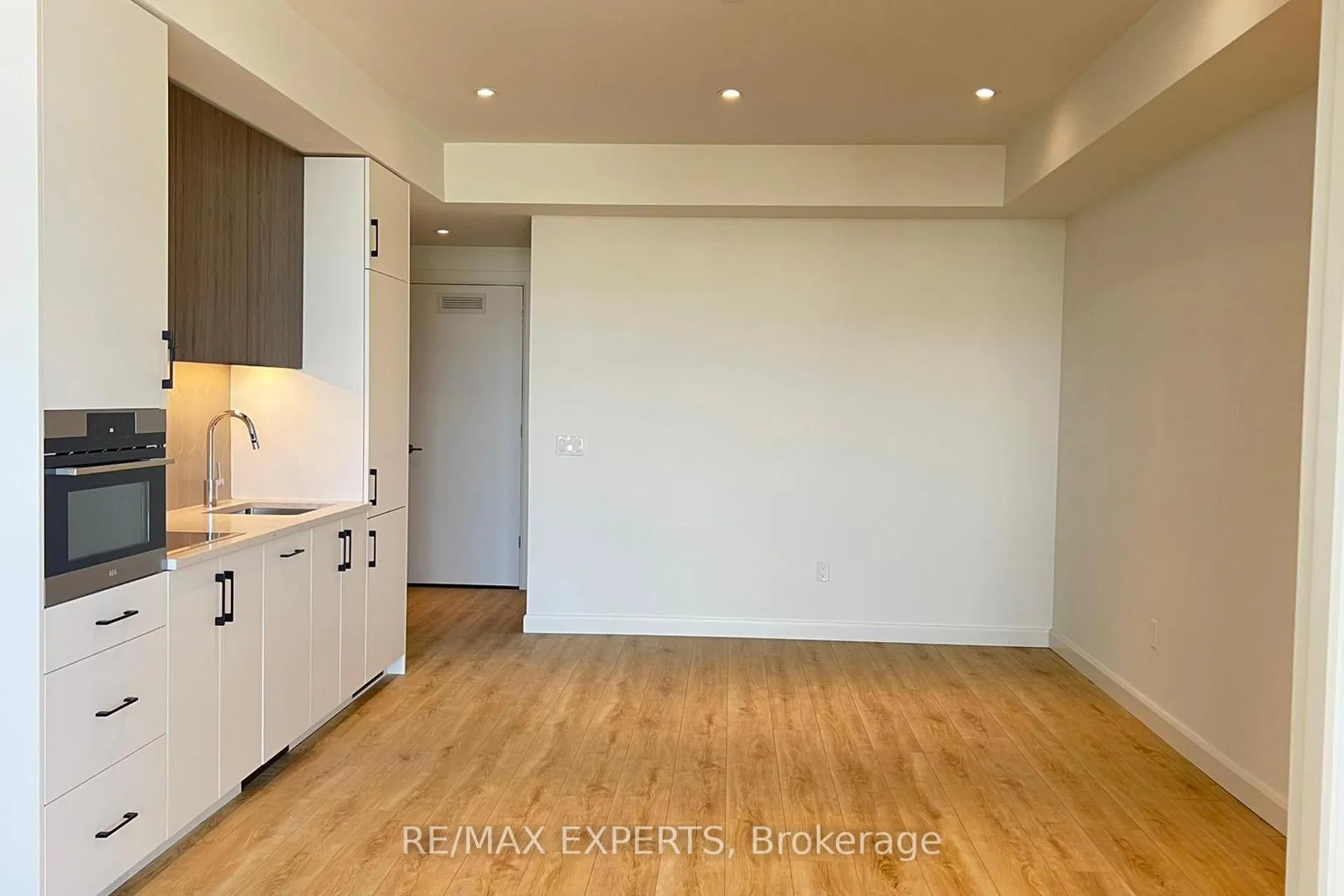 Photo 4 of 403 741 King Street W, Kitchener — HOMEH