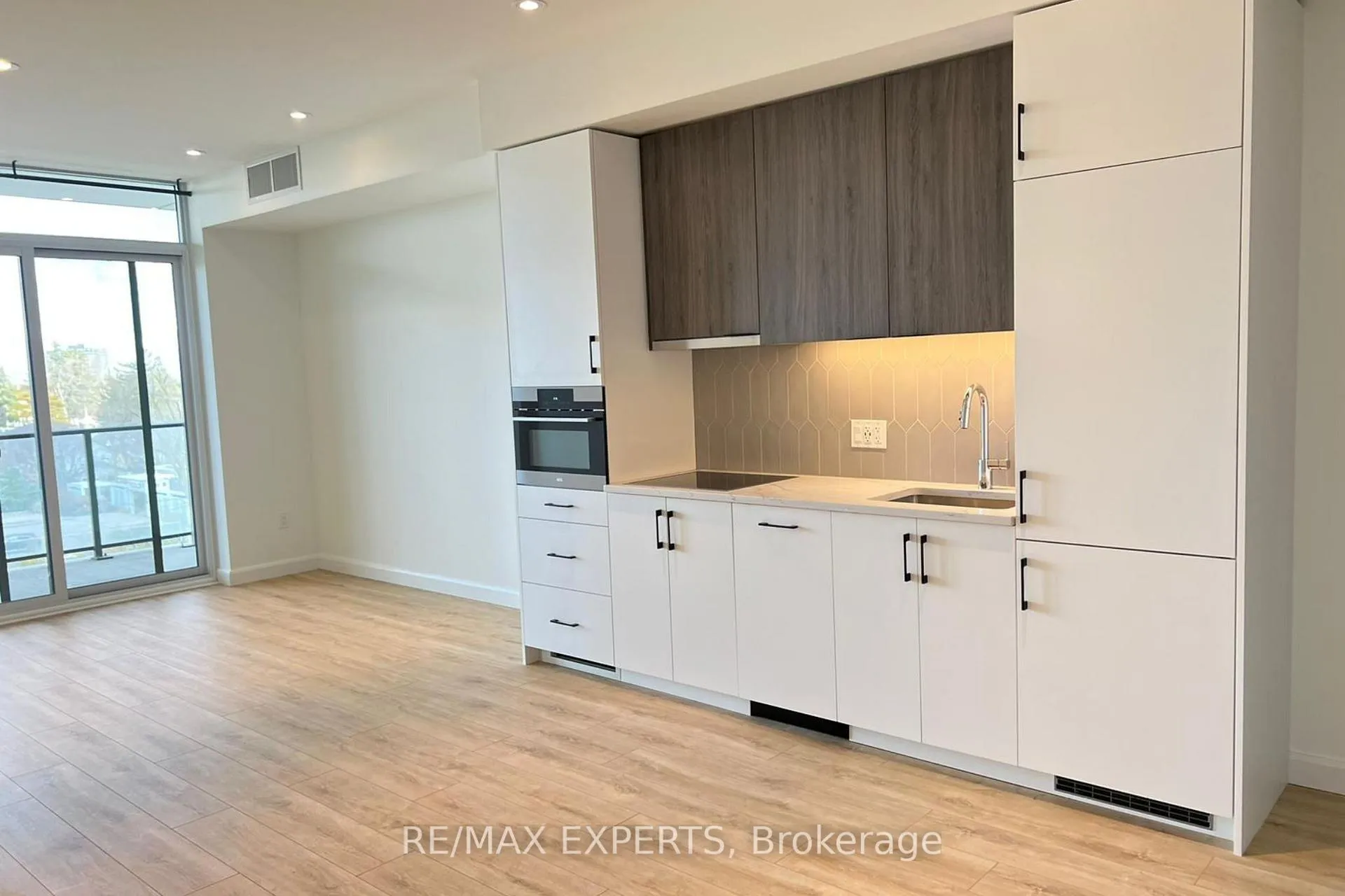 Photo 5 of 403 741 King Street W, Kitchener — HOMEH