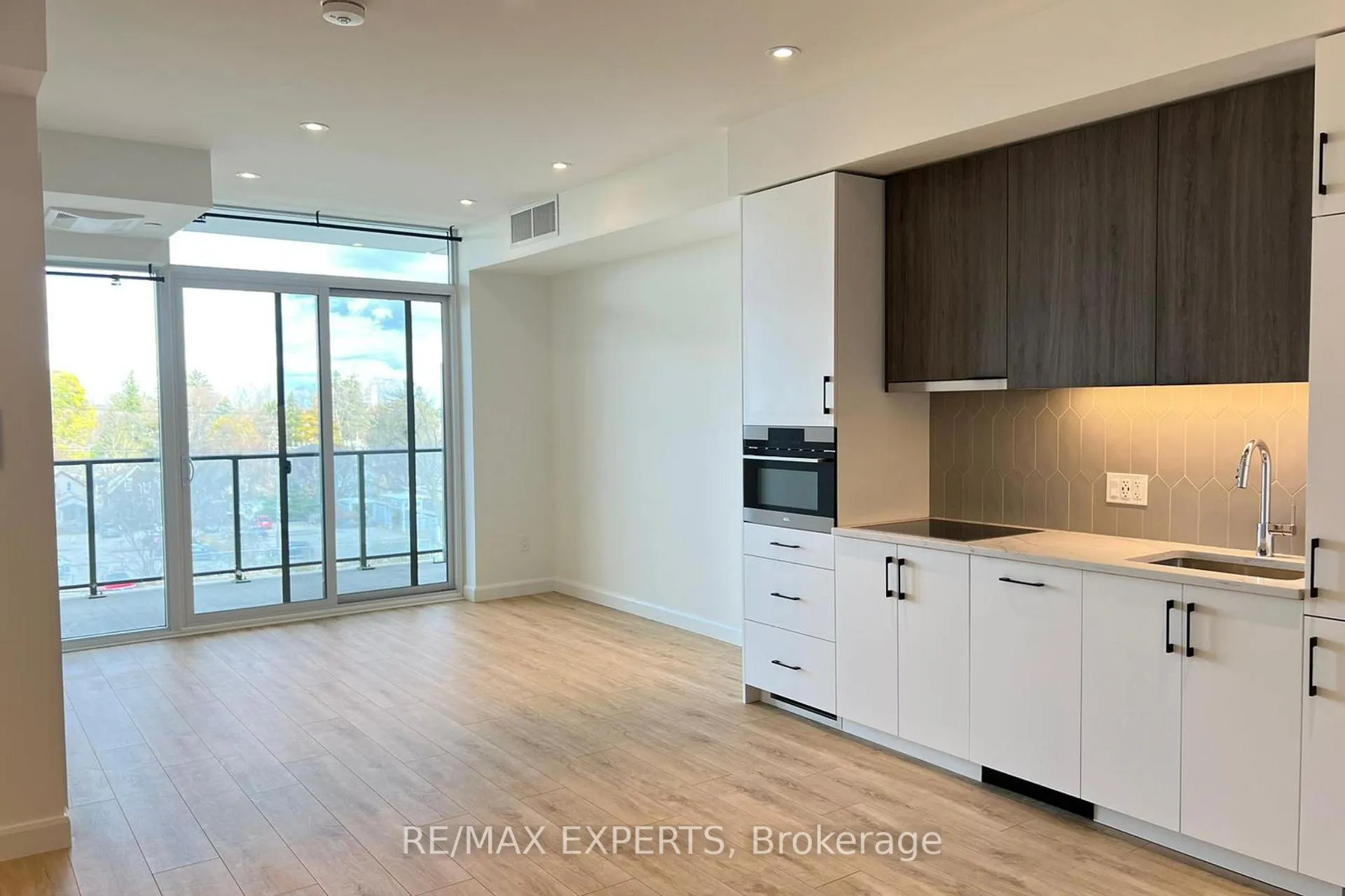 Photo 6 of 403 741 King Street W, Kitchener — HOMEH