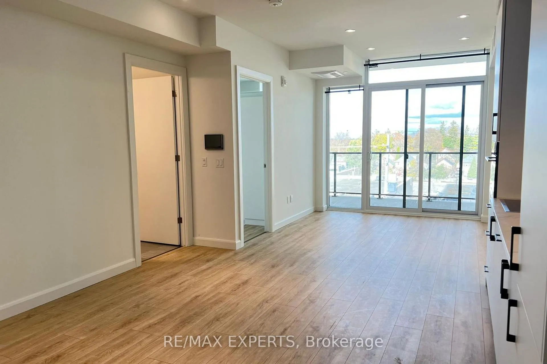 Photo 7 of 403 741 King Street W, Kitchener — HOMEH