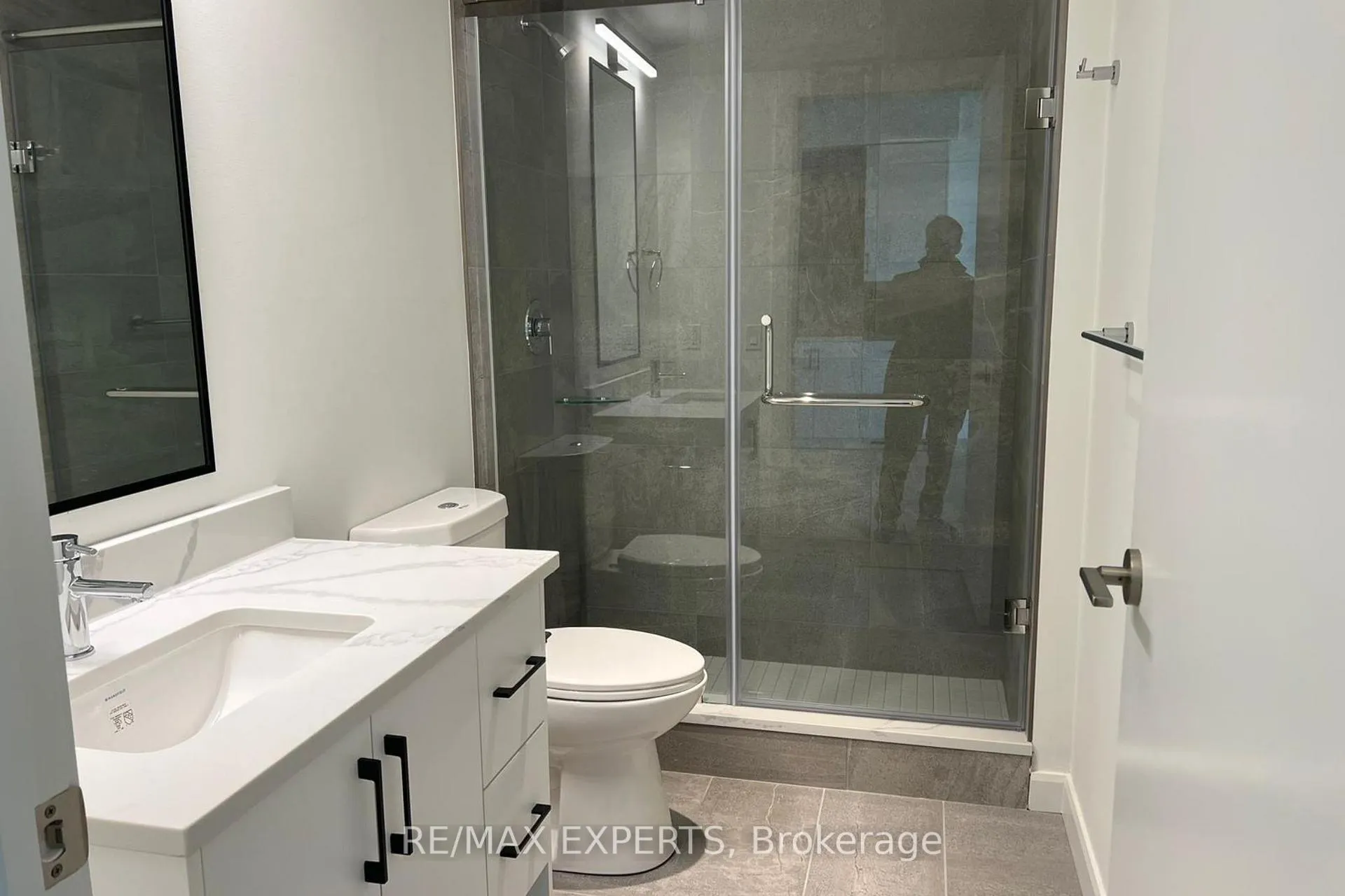 Photo 10 of 403 741 King Street W, Kitchener — HOMEH