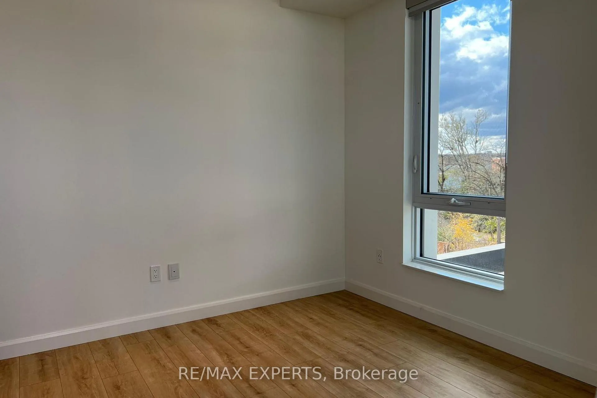 Photo 11 of 403 741 King Street W, Kitchener — HOMEH