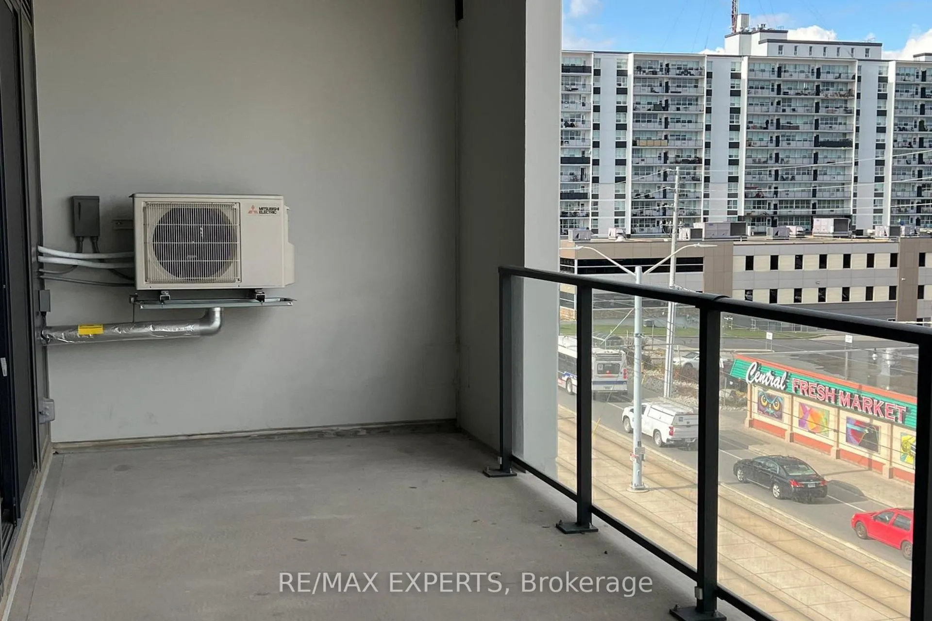 Photo 13 of 403 741 King Street W, Kitchener — HOMEH