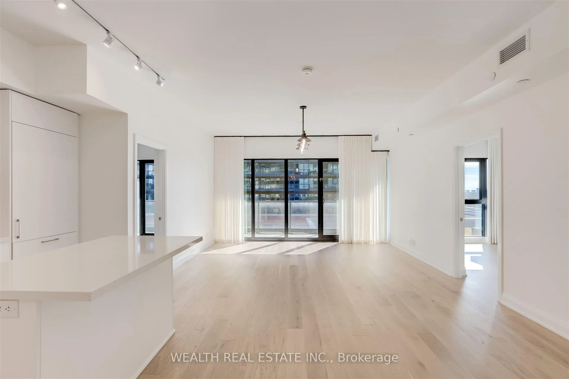 Photo 3 of Unit 816, 33 Frederick Todd Way, Toronto, Thorncliffe Park — HOMEH