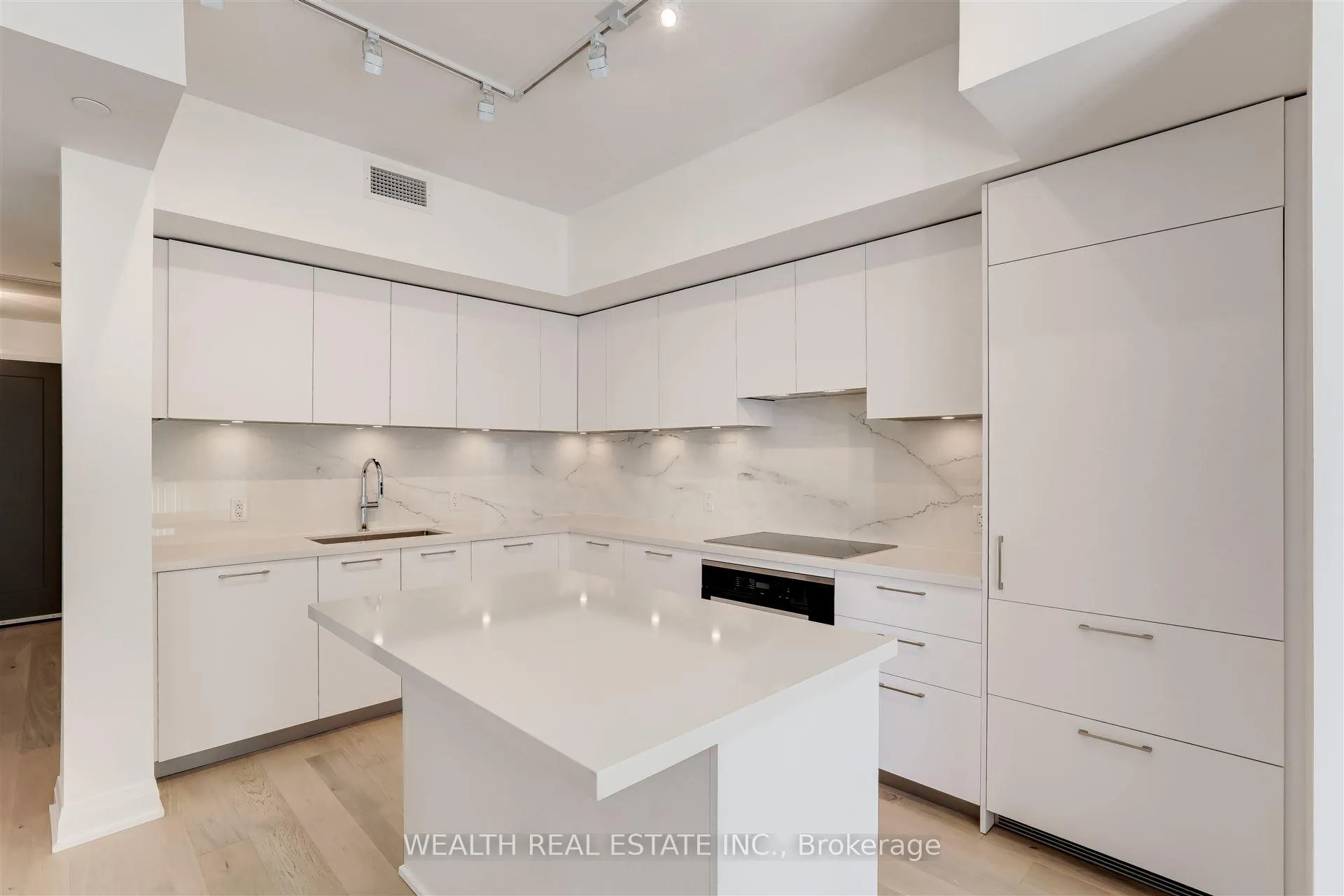 Photo 4 of Unit 816, 33 Frederick Todd Way, Toronto, Thorncliffe Park — HOMEH