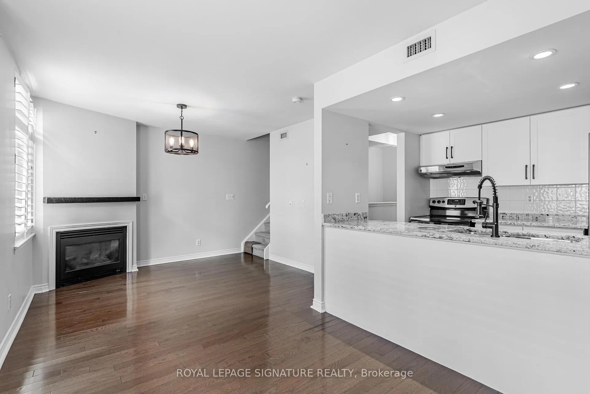 Photo 4 of Unit 23, 100 Redpath Avenue, Toronto, Mount Pleasant West — HOMEH