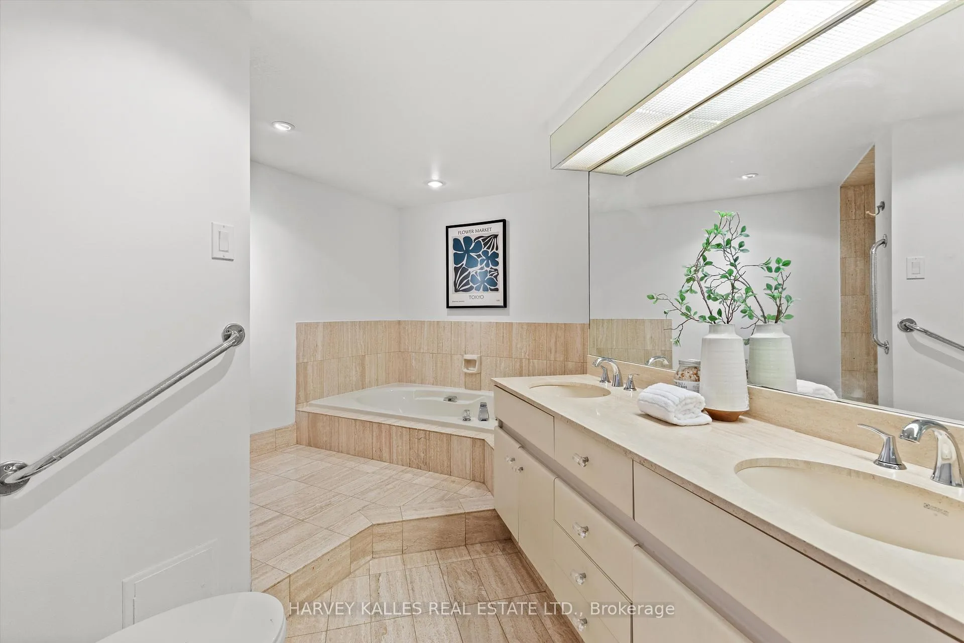 Photo 16 of Unit 201, 3900 Yonge Street, Toronto, Bedford Park-Nortown — HOMEH
