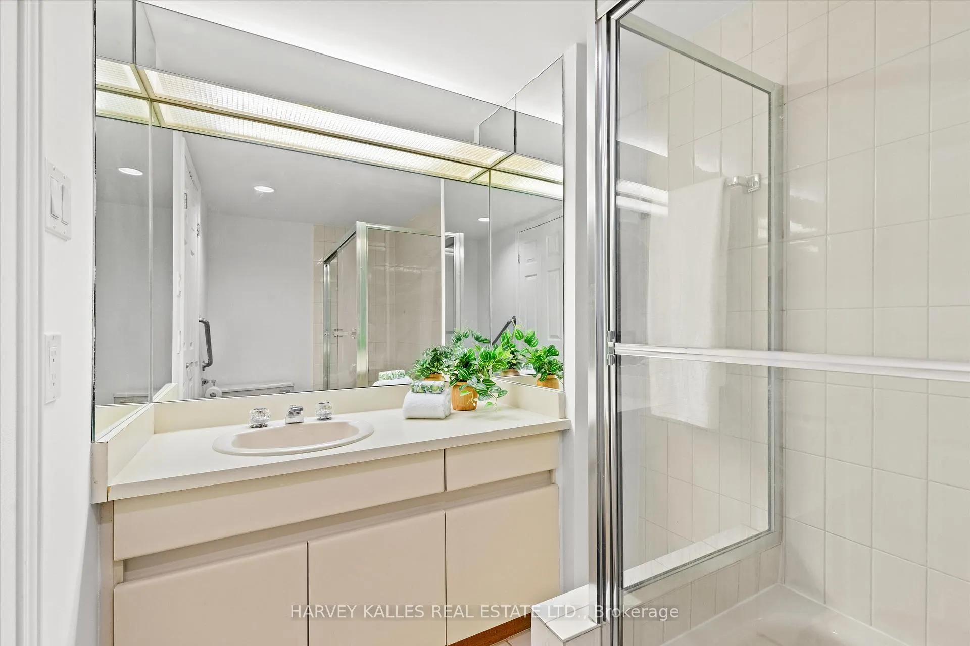 Photo 20 of Unit 201, 3900 Yonge Street, Toronto, Bedford Park-Nortown — HOMEH