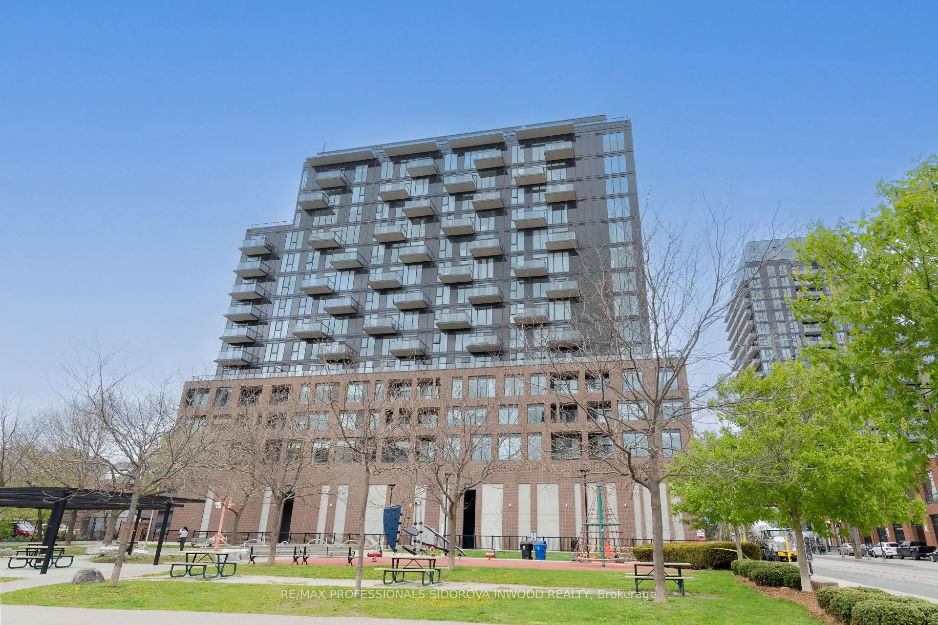Front of Unit 515, 270 Dufferin Street