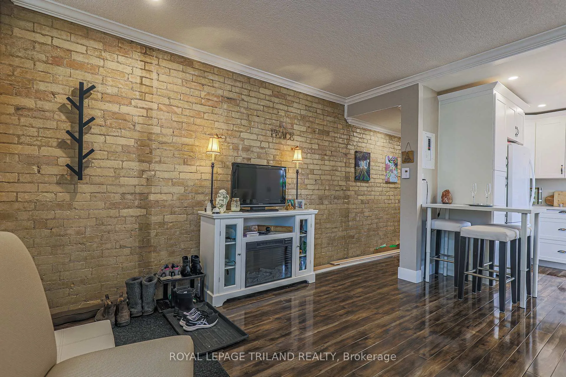 Photo 2 of Unit 1, 713 King Street, London, East K — HOMEH