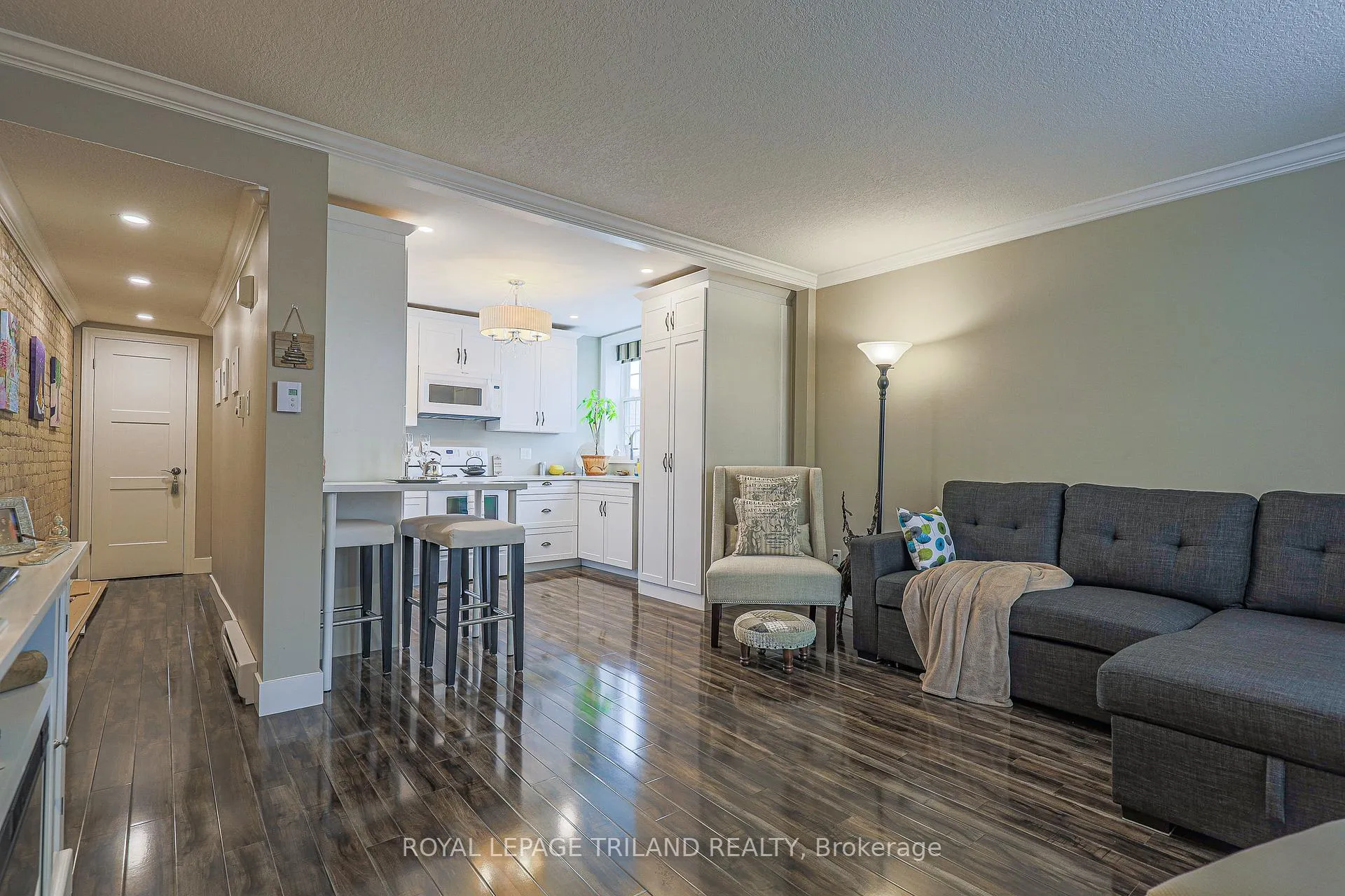 Photo 4 of Unit 1, 713 King Street, London, East K — HOMEH