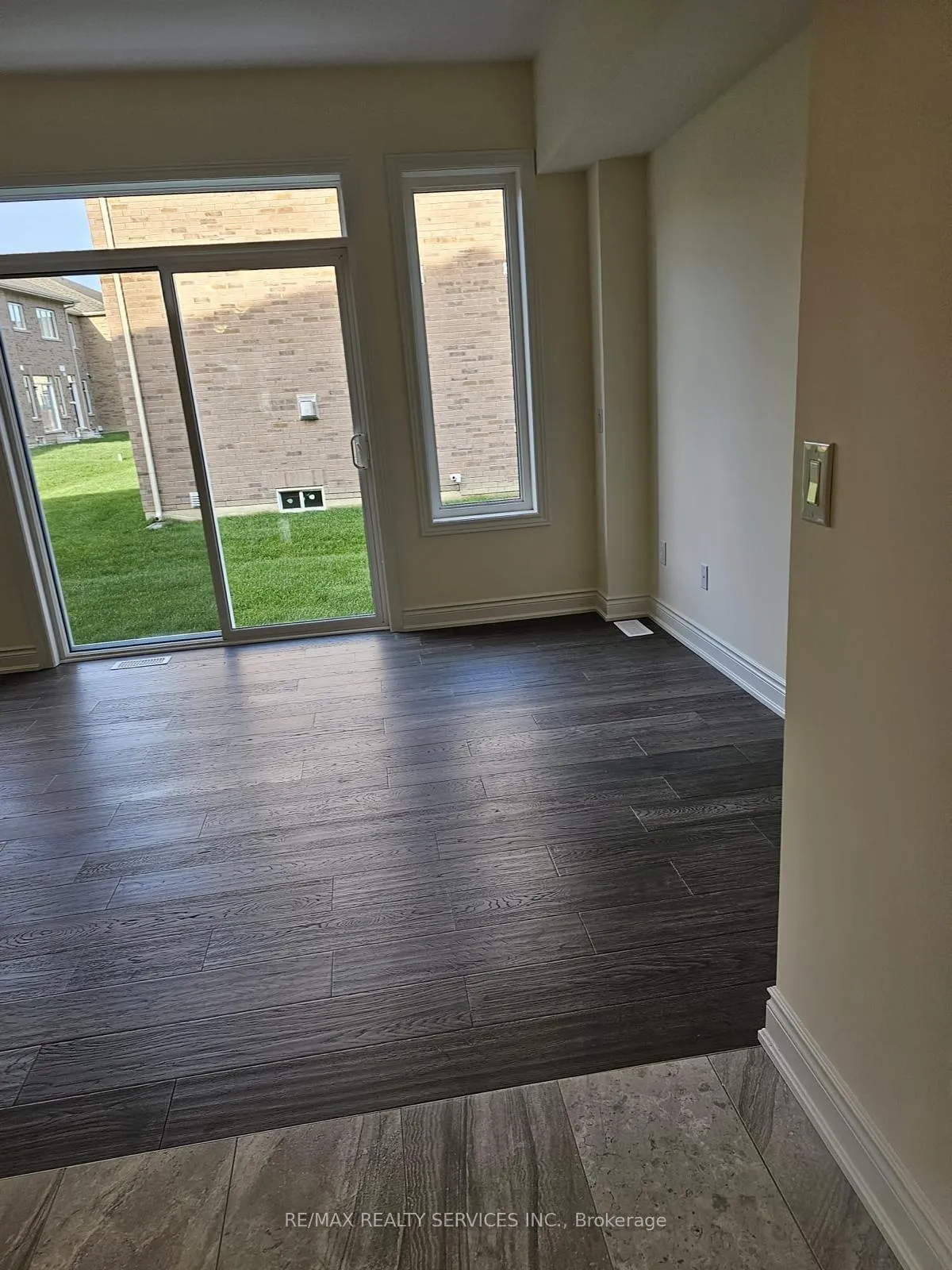 Photo 7 of 32 Donald Stewart Road, Brampton, Northwest Brampton — HOMEH