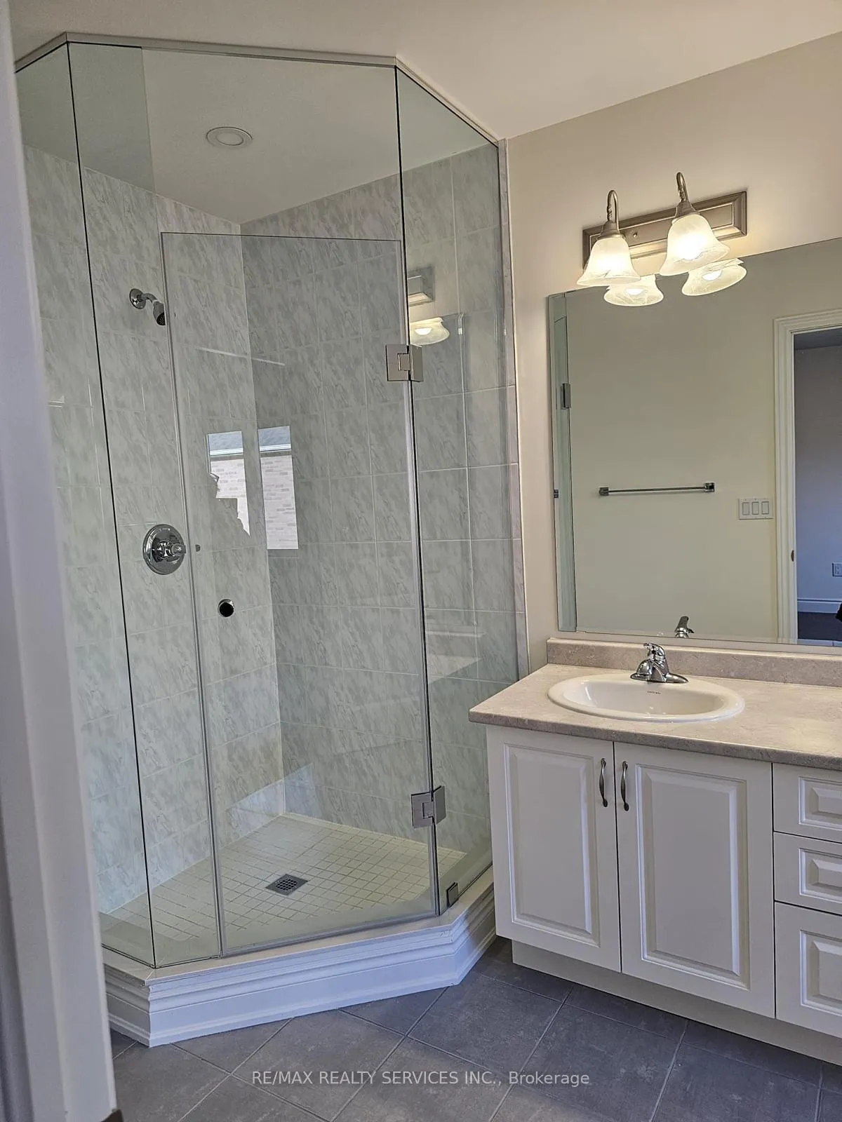 Photo 9 of 32 Donald Stewart Road, Brampton, Northwest Brampton — HOMEH