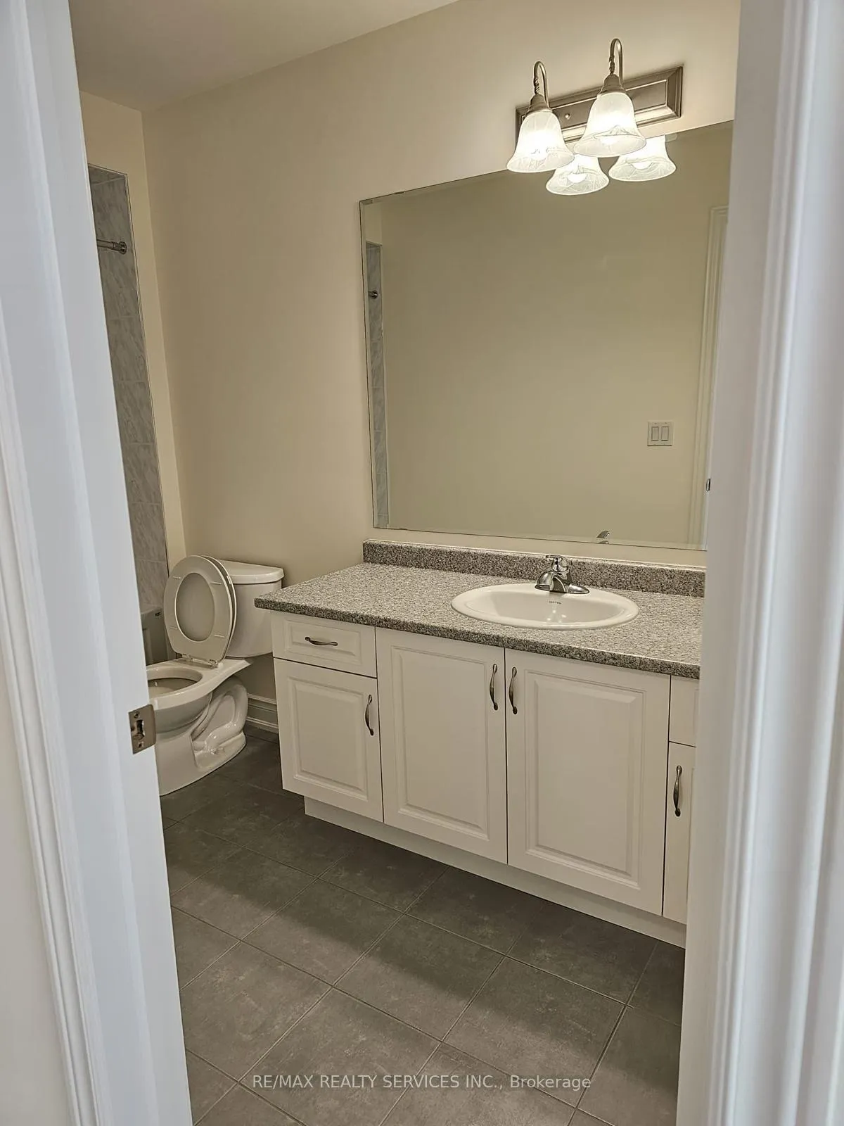 Photo 10 of 32 Donald Stewart Road, Brampton, Northwest Brampton — HOMEH