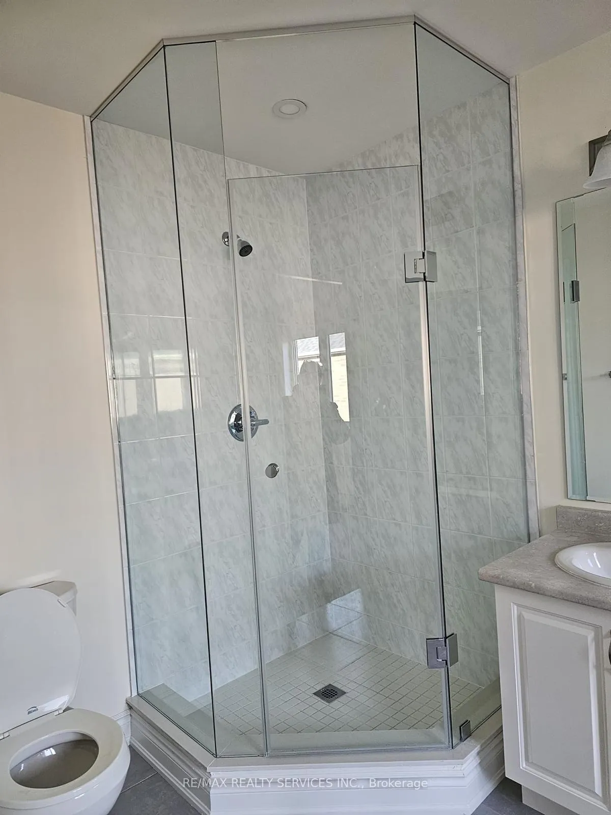 Photo 11 of 32 Donald Stewart Road, Brampton, Northwest Brampton — HOMEH