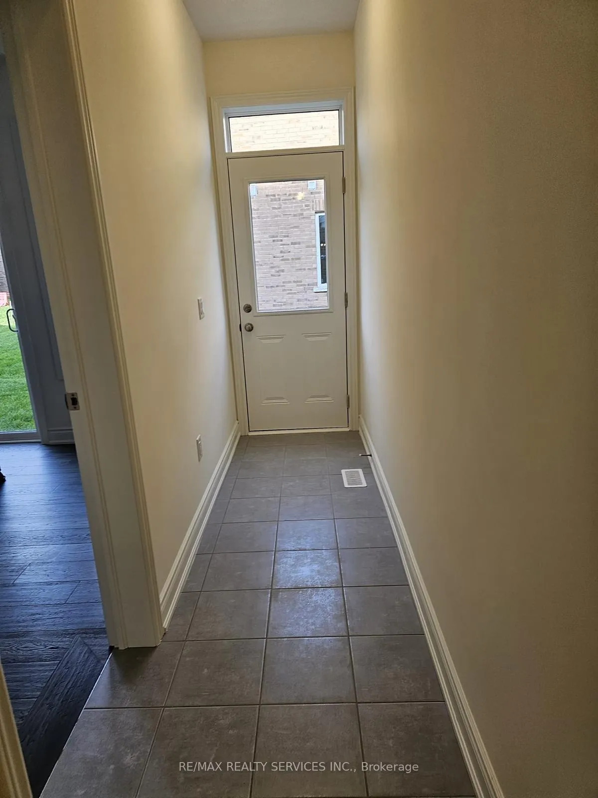 Photo 16 of 32 Donald Stewart Road, Brampton, Northwest Brampton — HOMEH