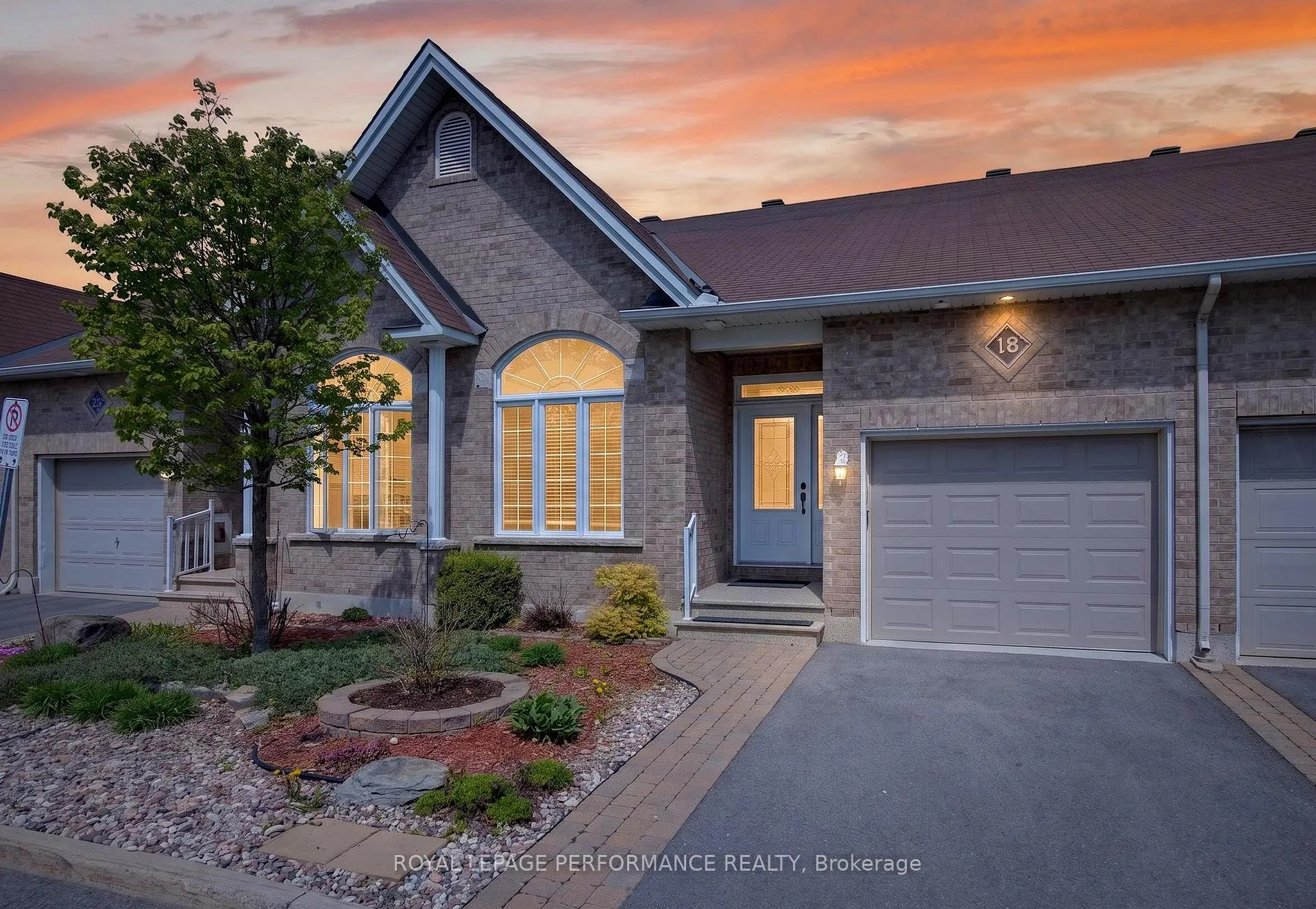 Photo 1 of 18 Chapelier Private, Ottawa, Queenswood Heights South — HOMEH