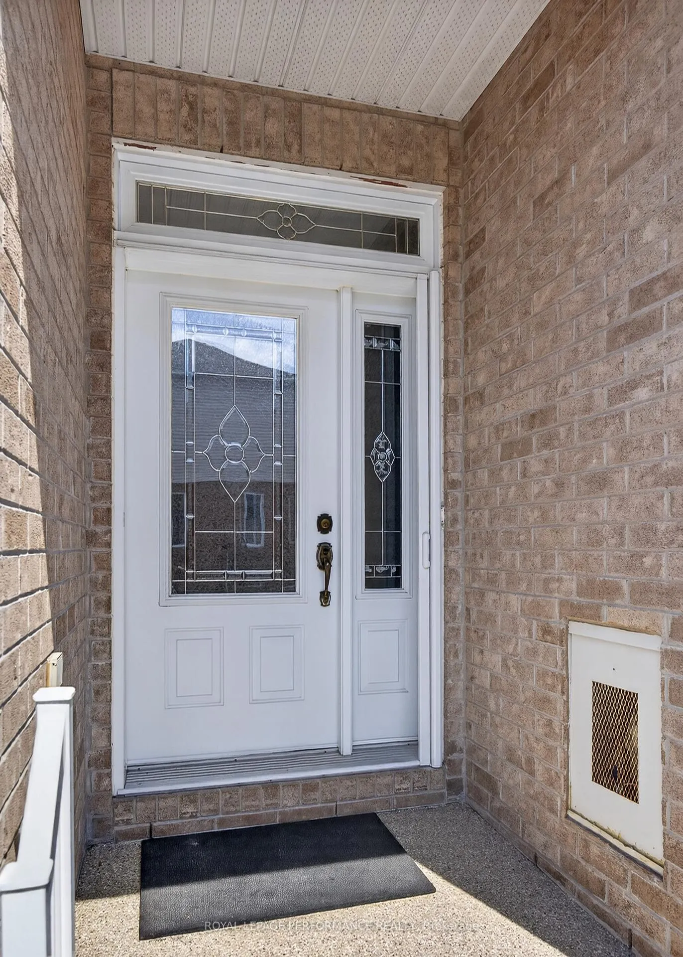 Photo 6 of 18 Chapelier Private, Ottawa, Queenswood Heights South — HOMEH